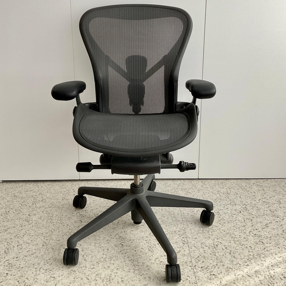 Aeron Chair by Herman Miller – Home Furniture on Consignment