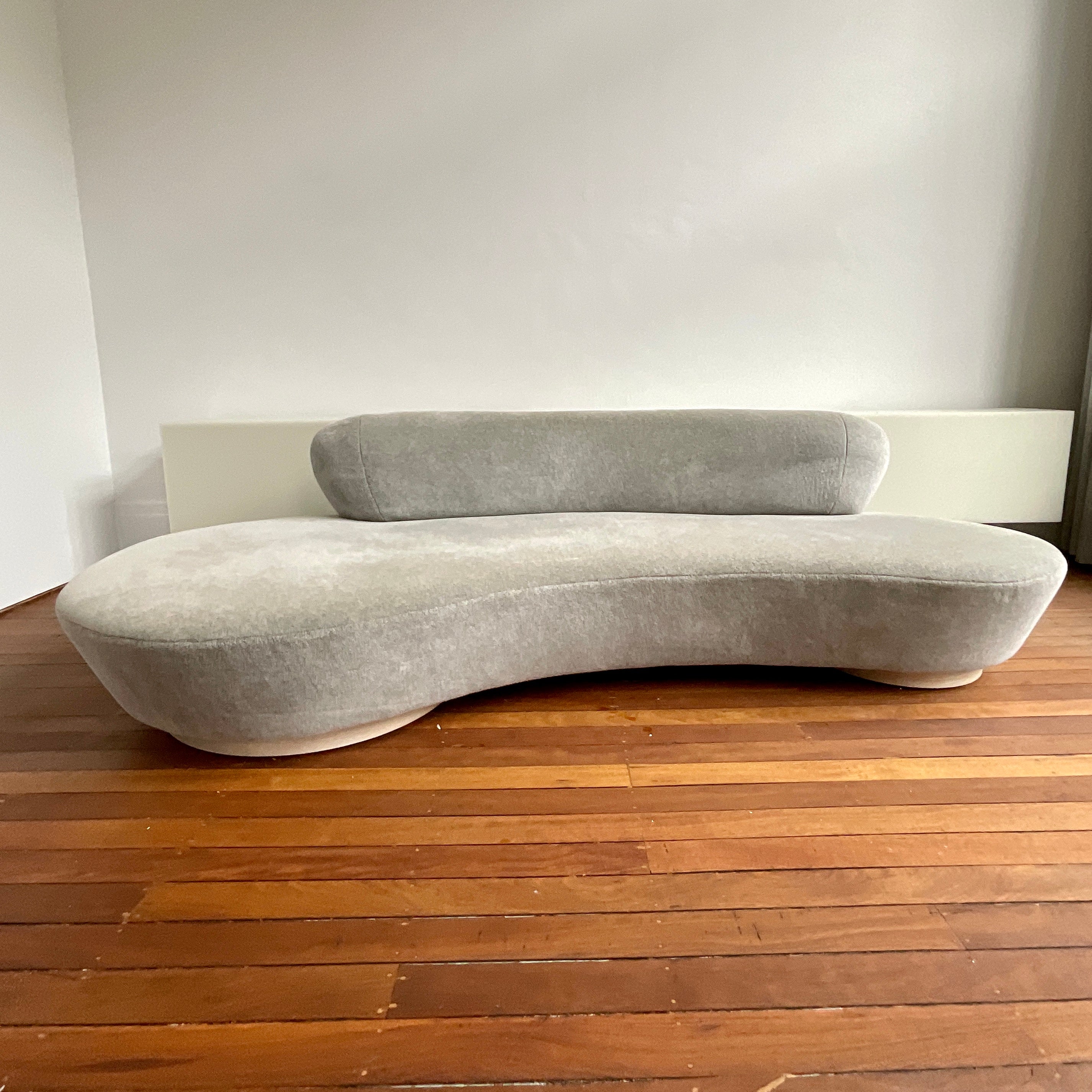 Vladimir Kagan Serpentine Sofa | HFOC – Home Furniture on Consignment