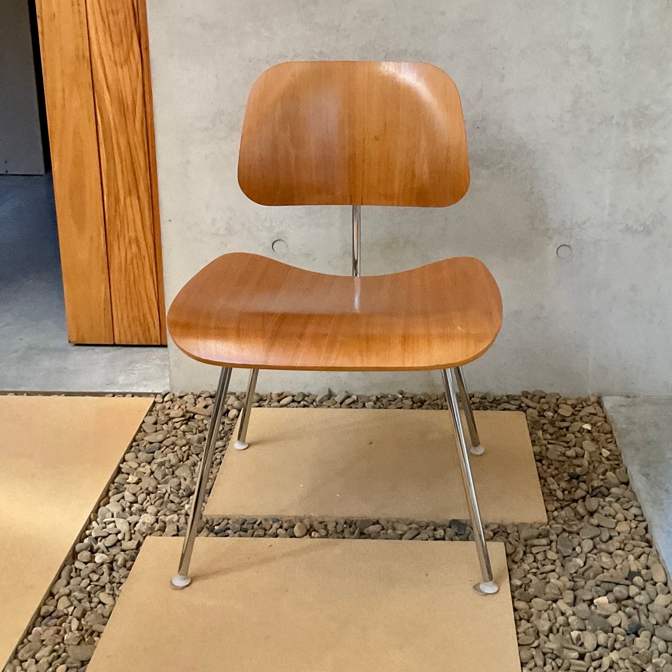 Herman Miller Set of 6 DCM Chairs by Eames | HFOC – Home Furniture