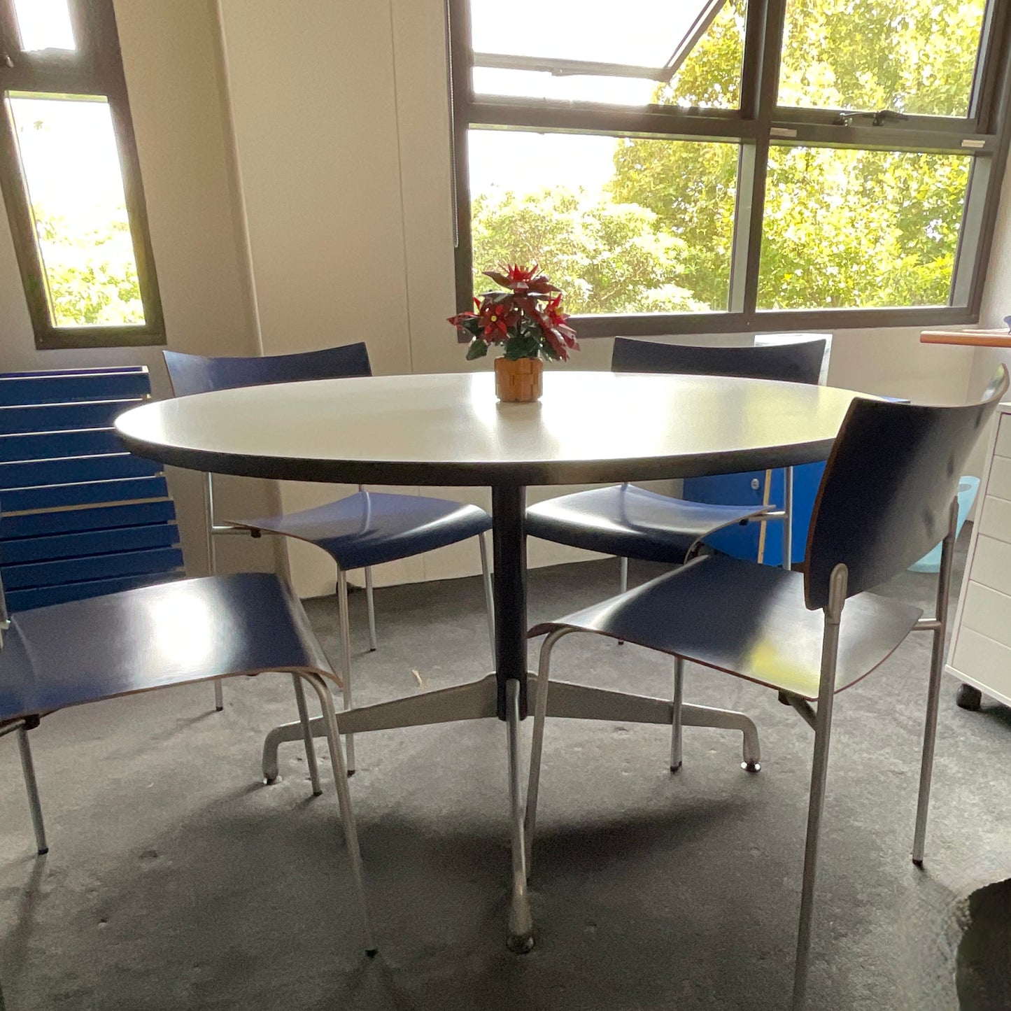 Herman Miller Eames Round Group Meeting Table white laminate top pre-owned designer furniture