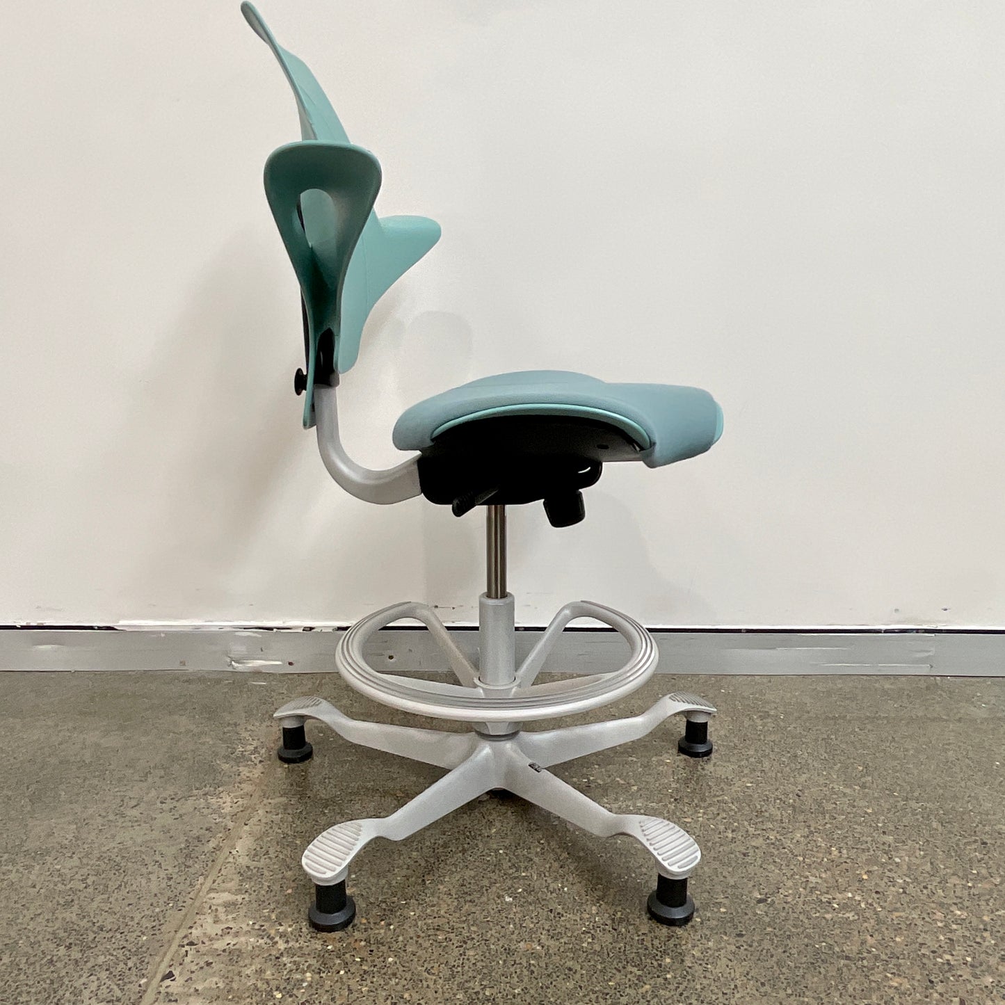 Joe Rogan Chair Capisco Ergonomic Chair by Hag – Home Furniture on Consignment