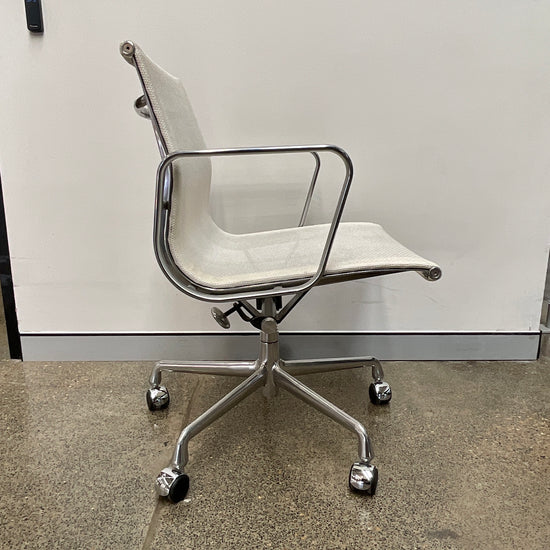 Eames Aluminium Low Back Group Chair by Herman Miller (4 available)