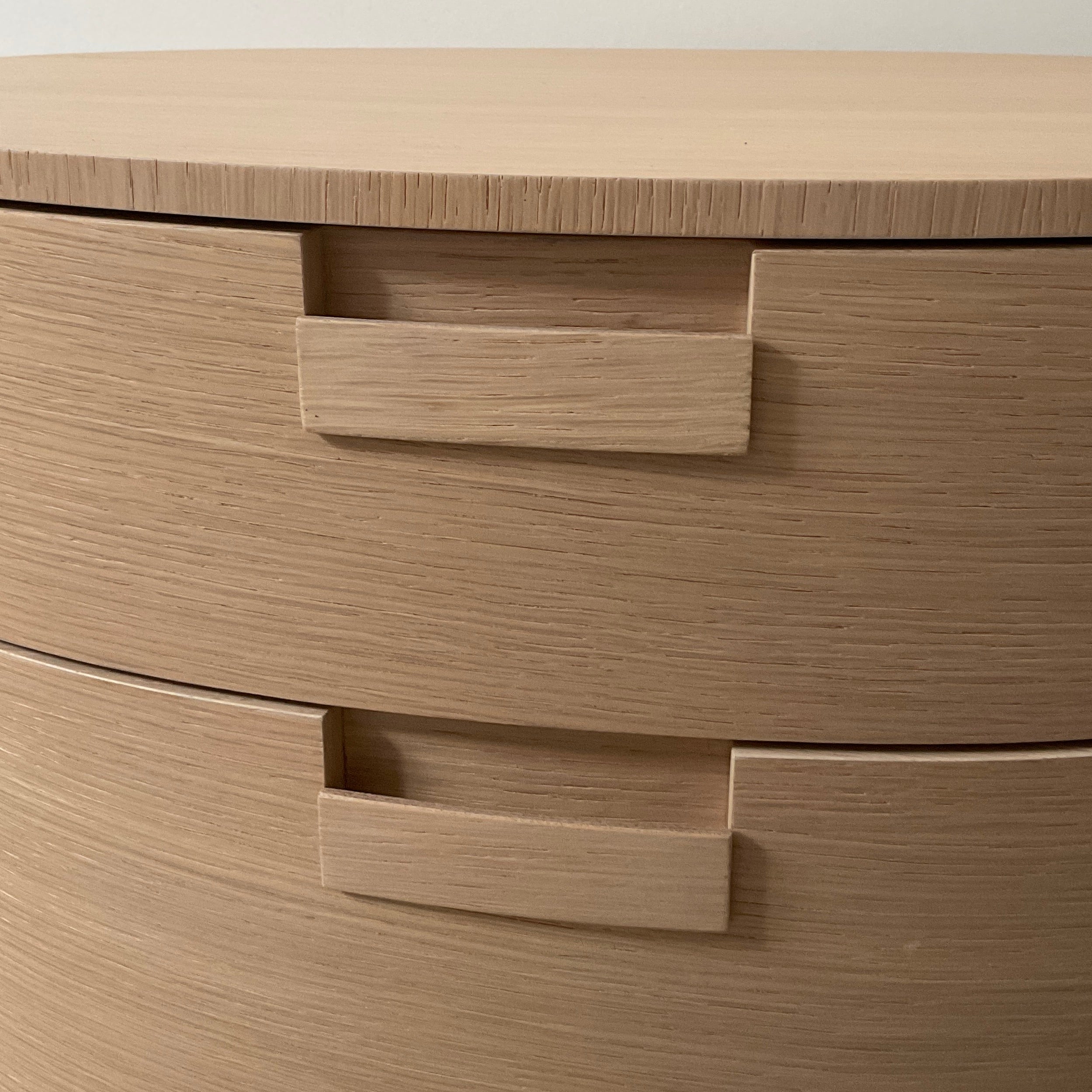 Maxalto Amphora 2423 Night Table in Light Brushed Oak | HFOC