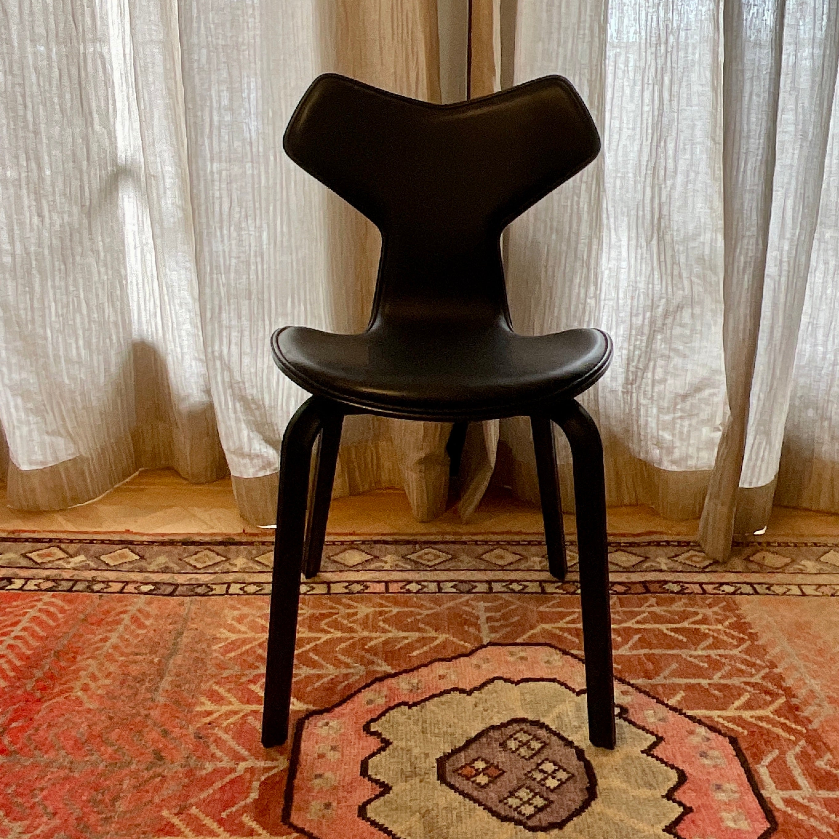 Fritz Hansen Grand Prix Chairs Set of 6 Black Leather | HFOC