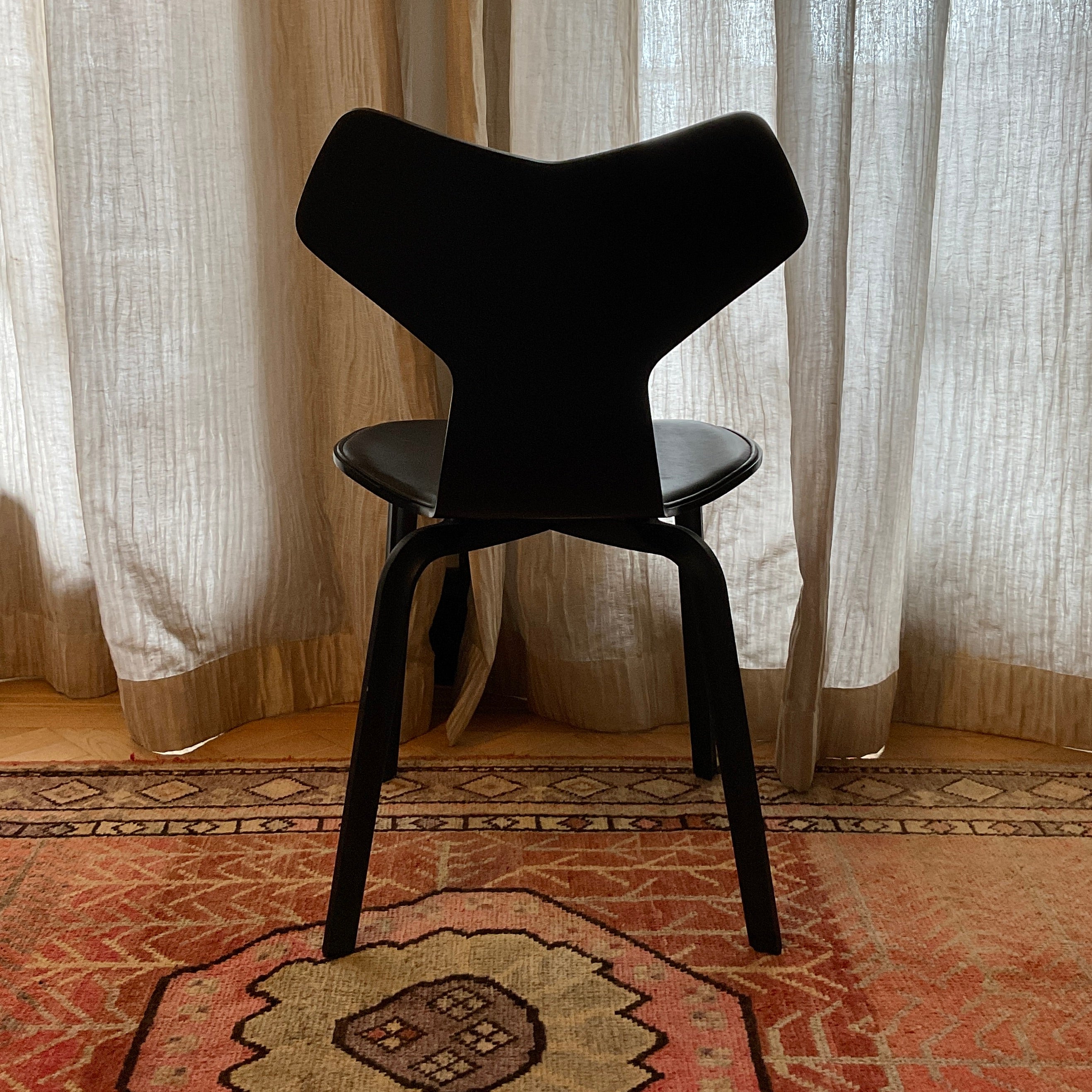 Fritz Hansen Grand Prix Chairs Set of 6 Black Leather | HFOC