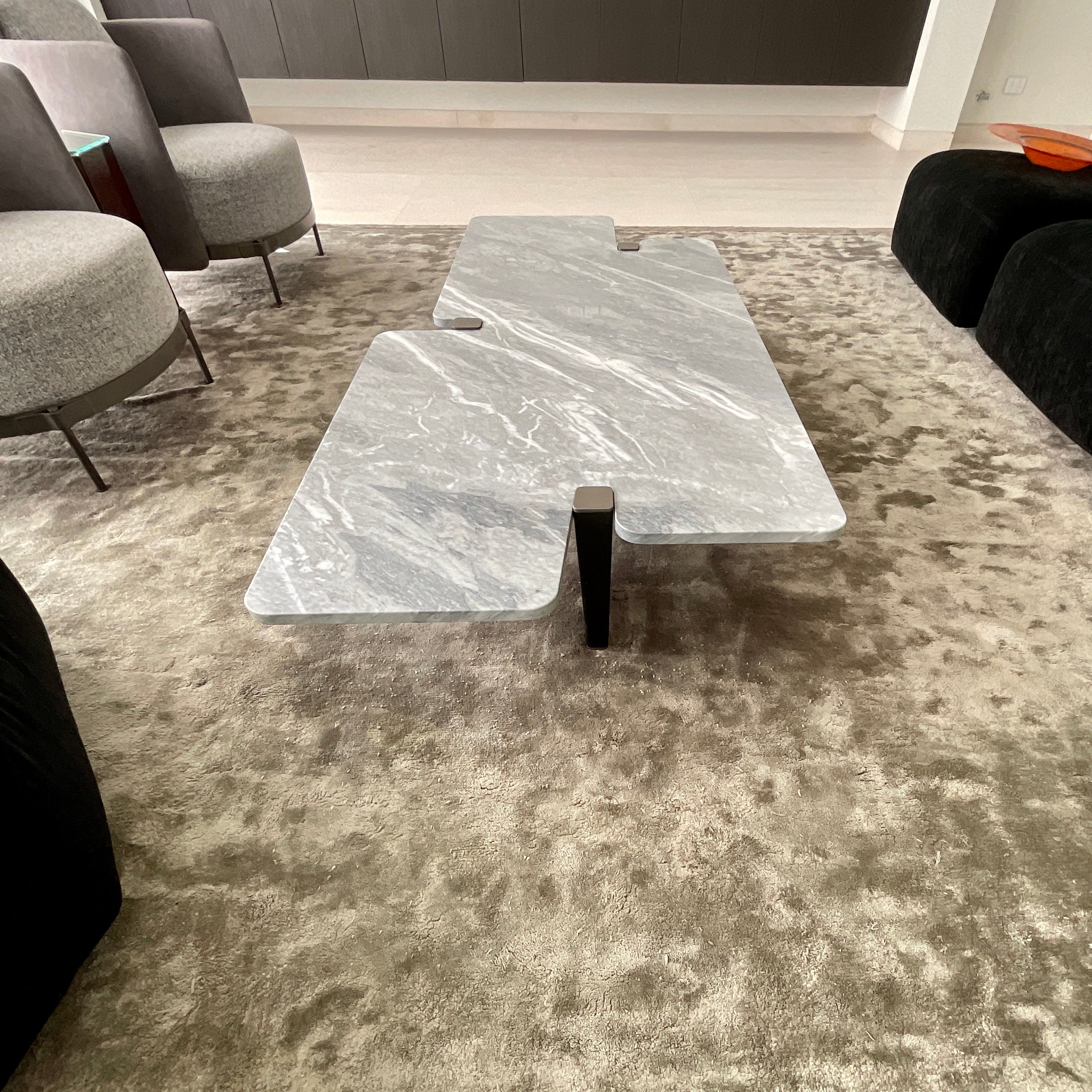 Jacobs Coffee Table by Minotti – Home Furniture on Consignment