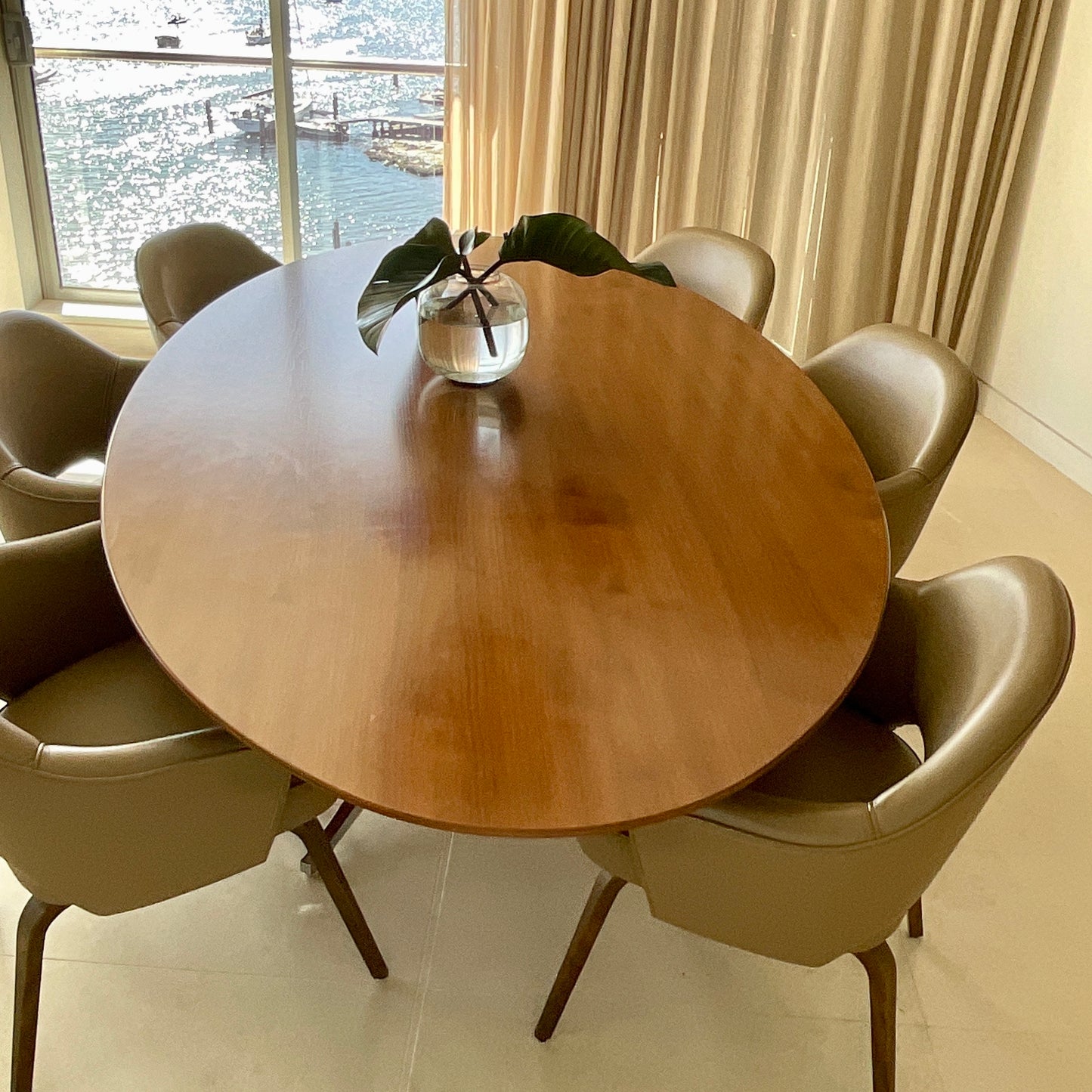 Florence Knoll oval dining table in white laminate, chrome base - pre-owned designer furniture