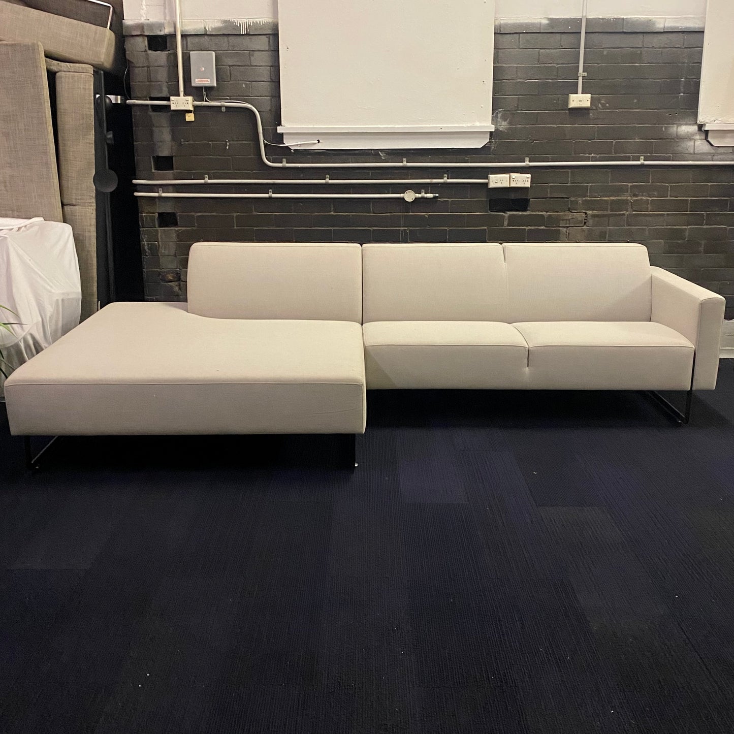 Artifort Mare sofa by René Holten with clean lines and slender base, pre-owned designer furniture