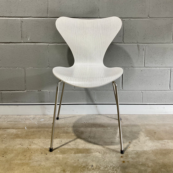 Set of FOUR Series 7 chairs by Arne Jacobsen for Fritz Hansen
