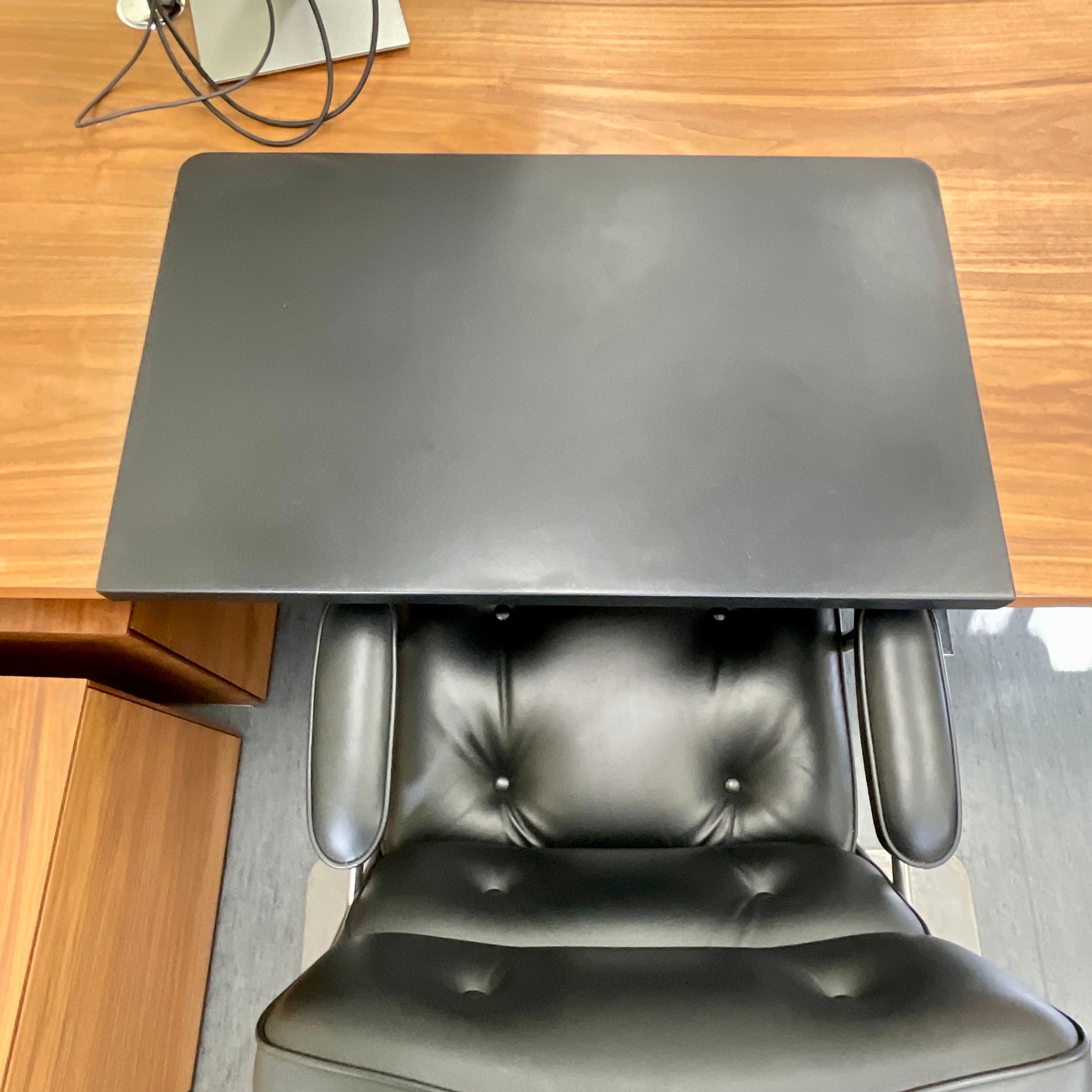 Walter Knoll Exec V Desk in Walnut | HFOC – Home Furniture on