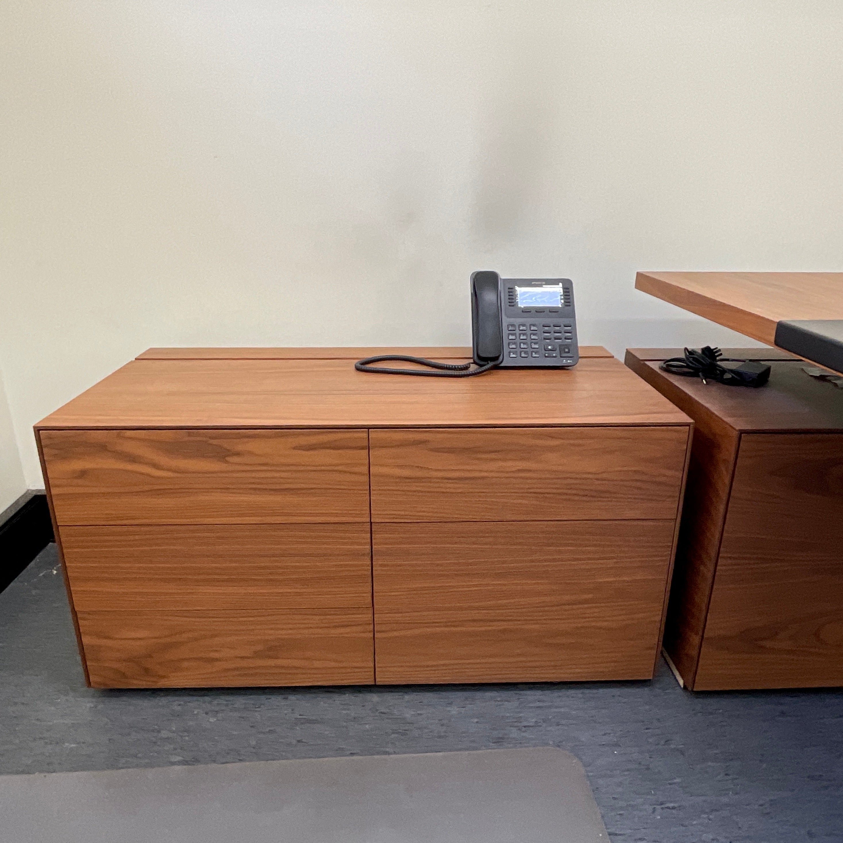 Walter Knoll Exec V Desk in Walnut | HFOC – Home Furniture on