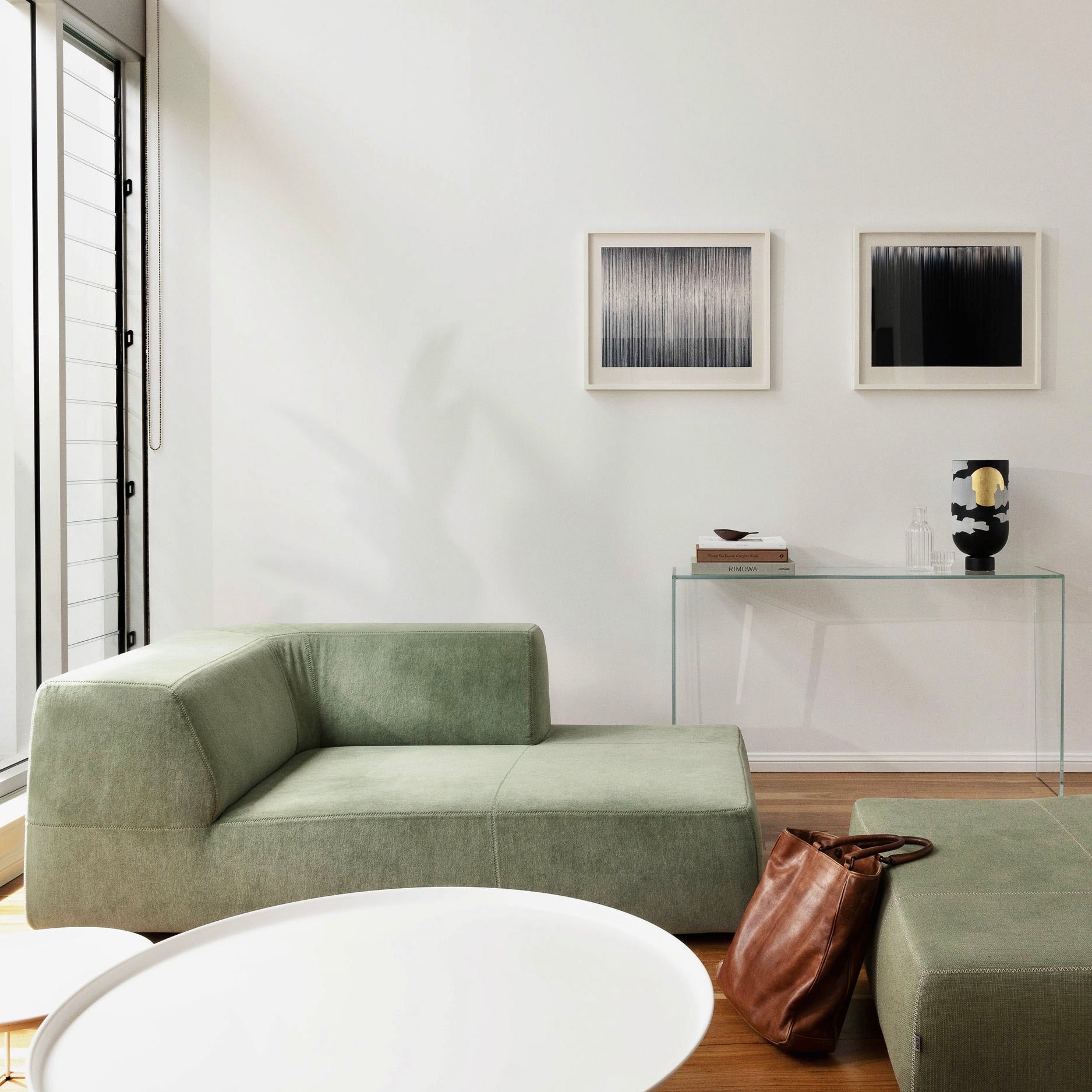 B&B Italia Bend Sofa & Ottoman by Patricia Urquiola | HFOC – Home