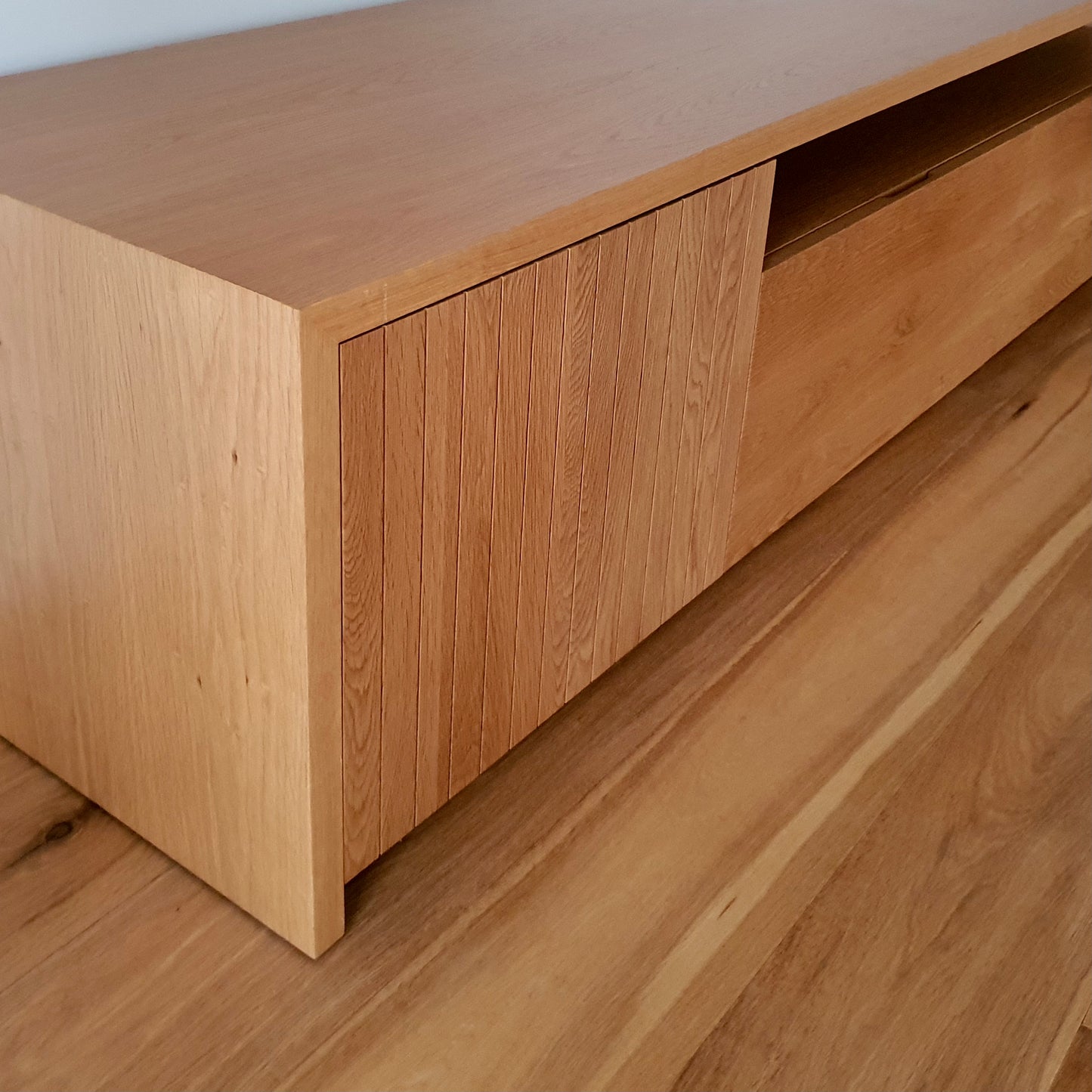 Custom American Oak media unit by Contents International, natural finish pre-owned designer furniture