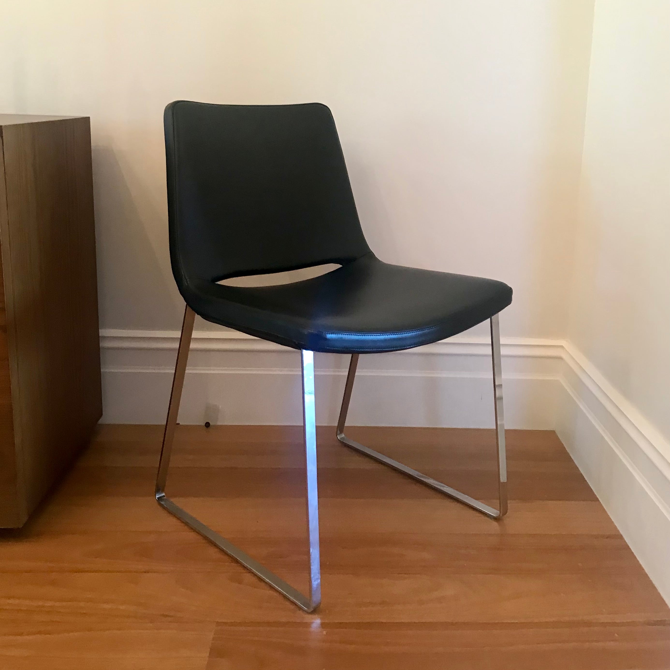 B&B Italia Metropolitan Chairs Set of 6 Black Leather | HFOC