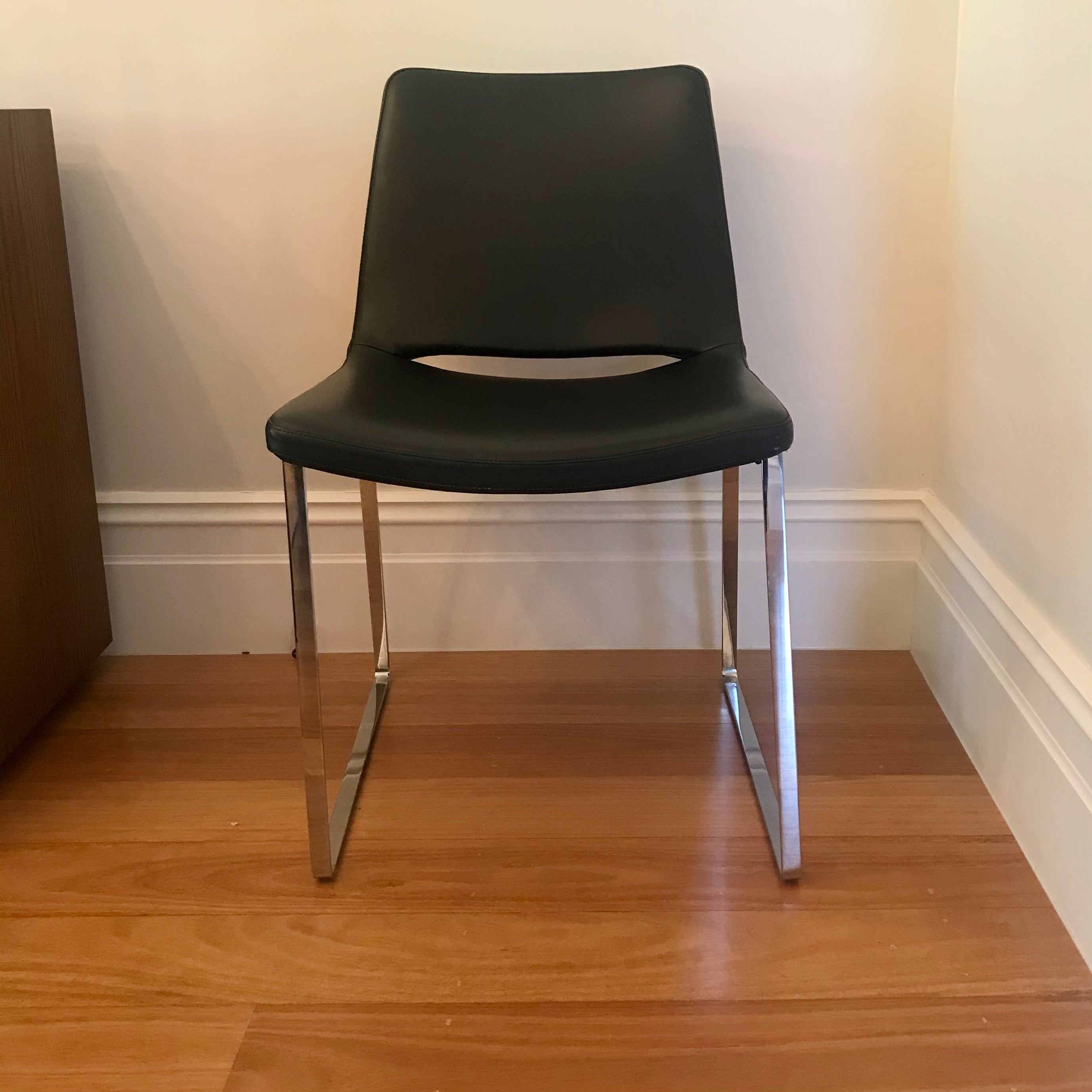 B&B Italia Metropolitan Chairs Set of 6 Black Leather | HFOC
