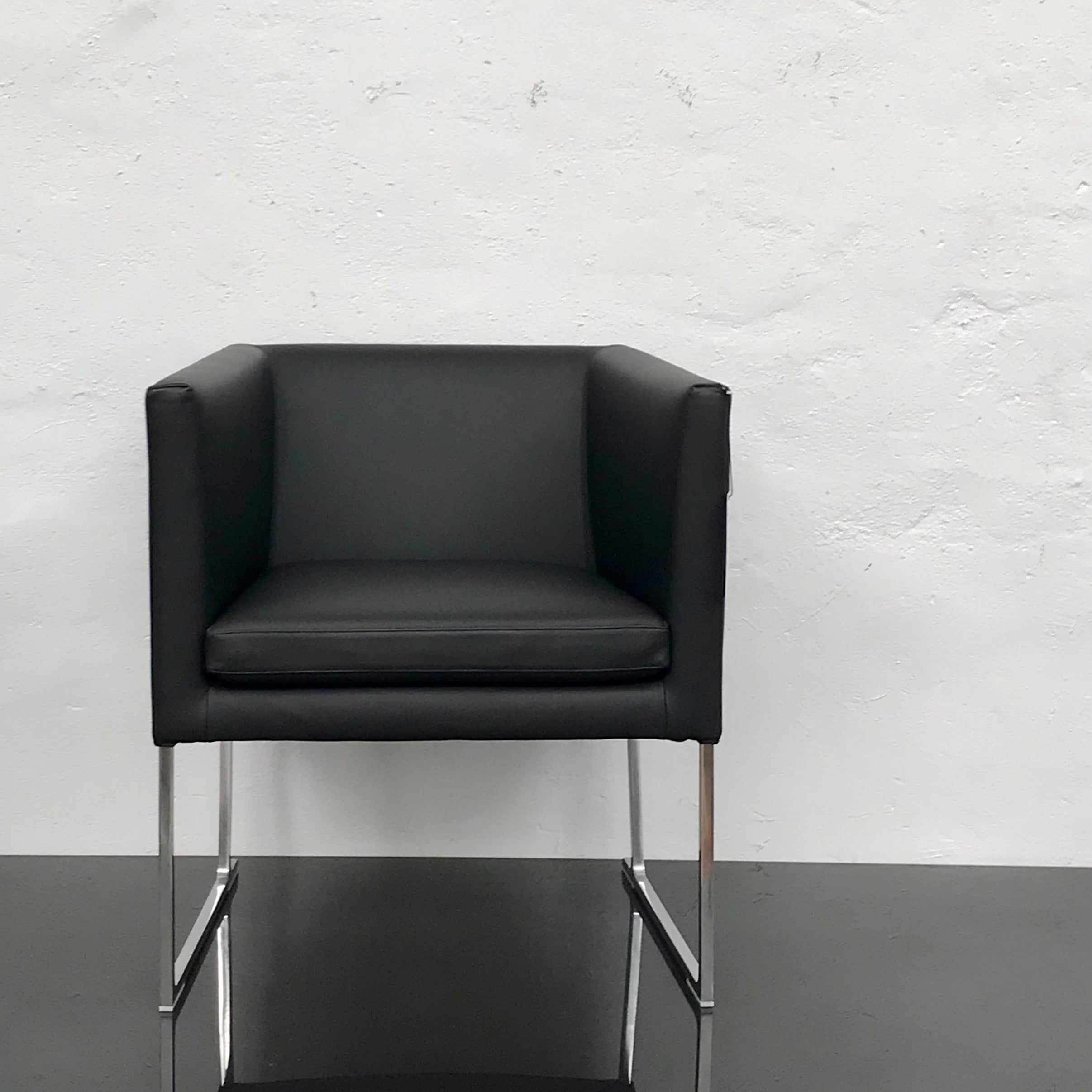 B&B Italia Solo Armchair in Black Leather by Citterio | HFOC