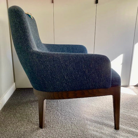 Molteni & Co Chelsea Armchair by Rodolfo Dordoni with solid wood structure, pre-owned designer furniture