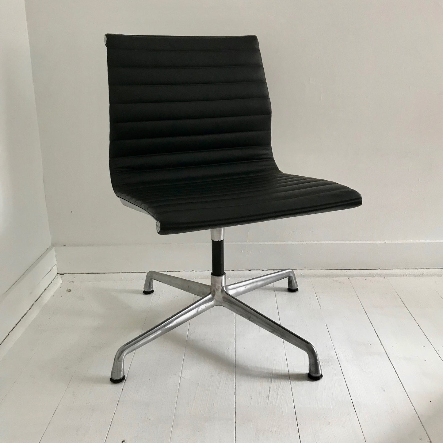 Eames Armless Group Side Chair by Herman Miller (4 available)