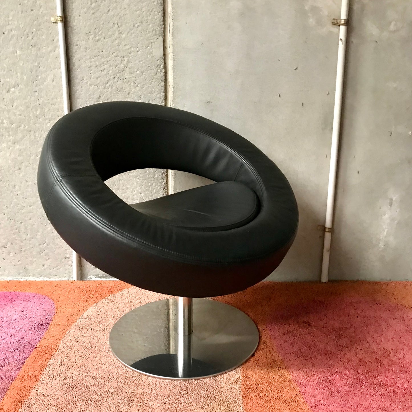Softline Hello Chair by Busk + Hertzog in rounded design, pre-owned designer furniture