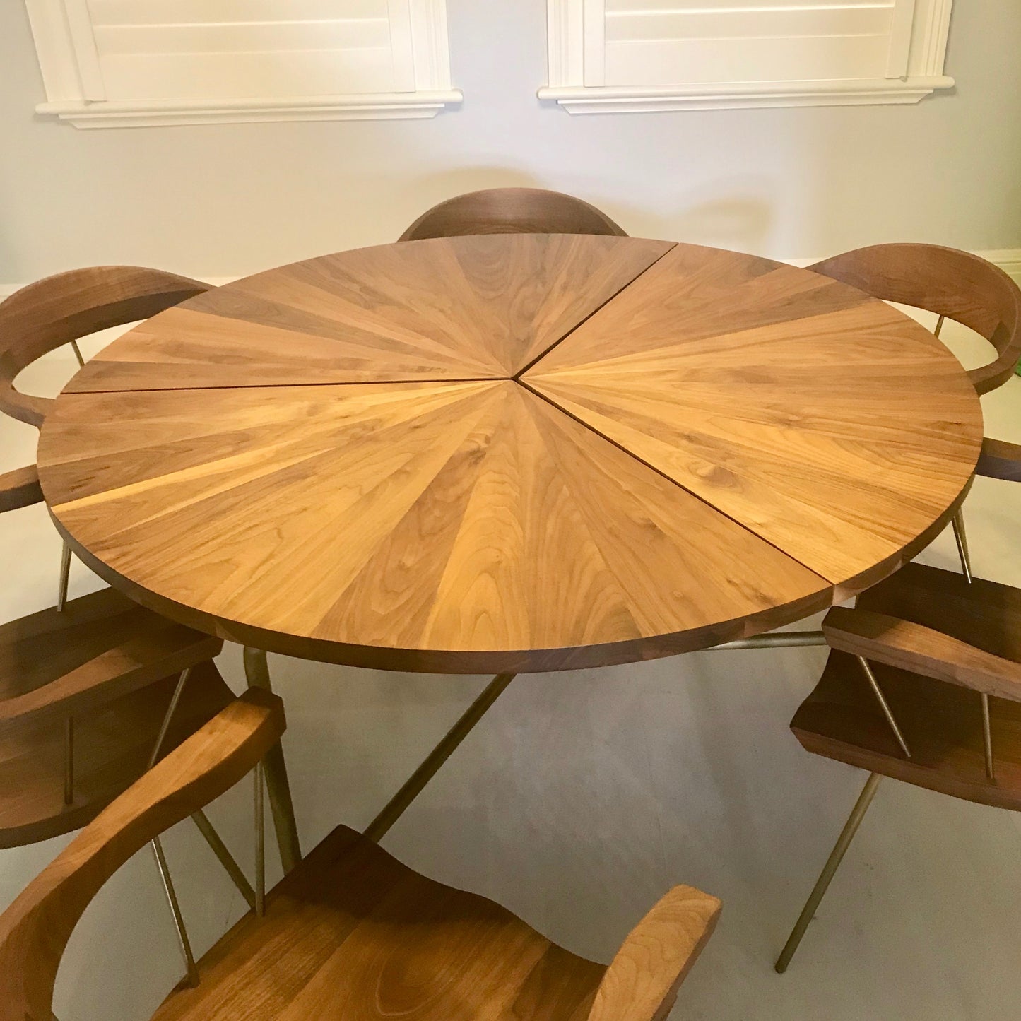 Bassam Fellows CB-35 circular dining table in solid wood, pre-owned designer furniture
