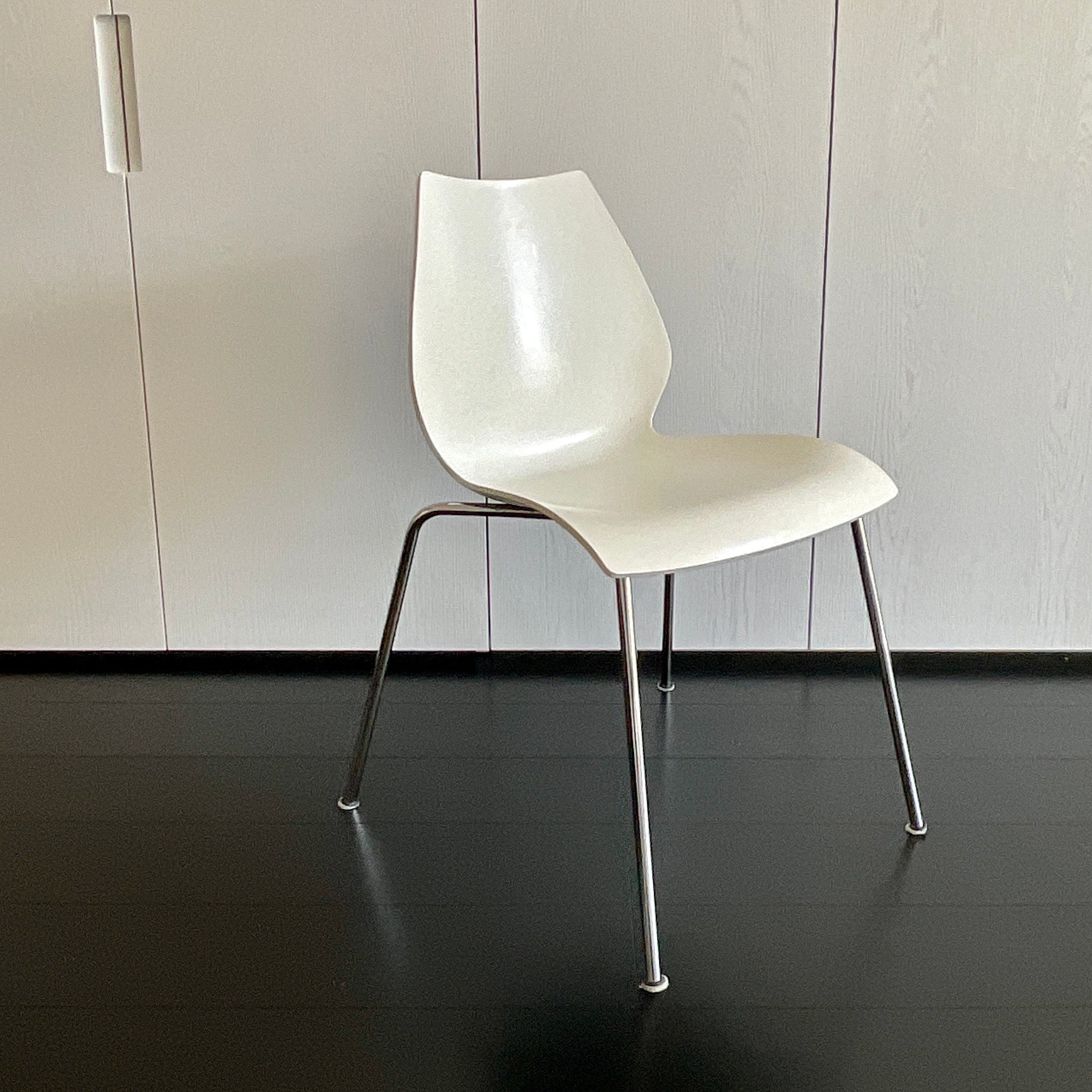 Kartell Maui Chairs Set of 6 in Zinc White by Magistretti | HFOC