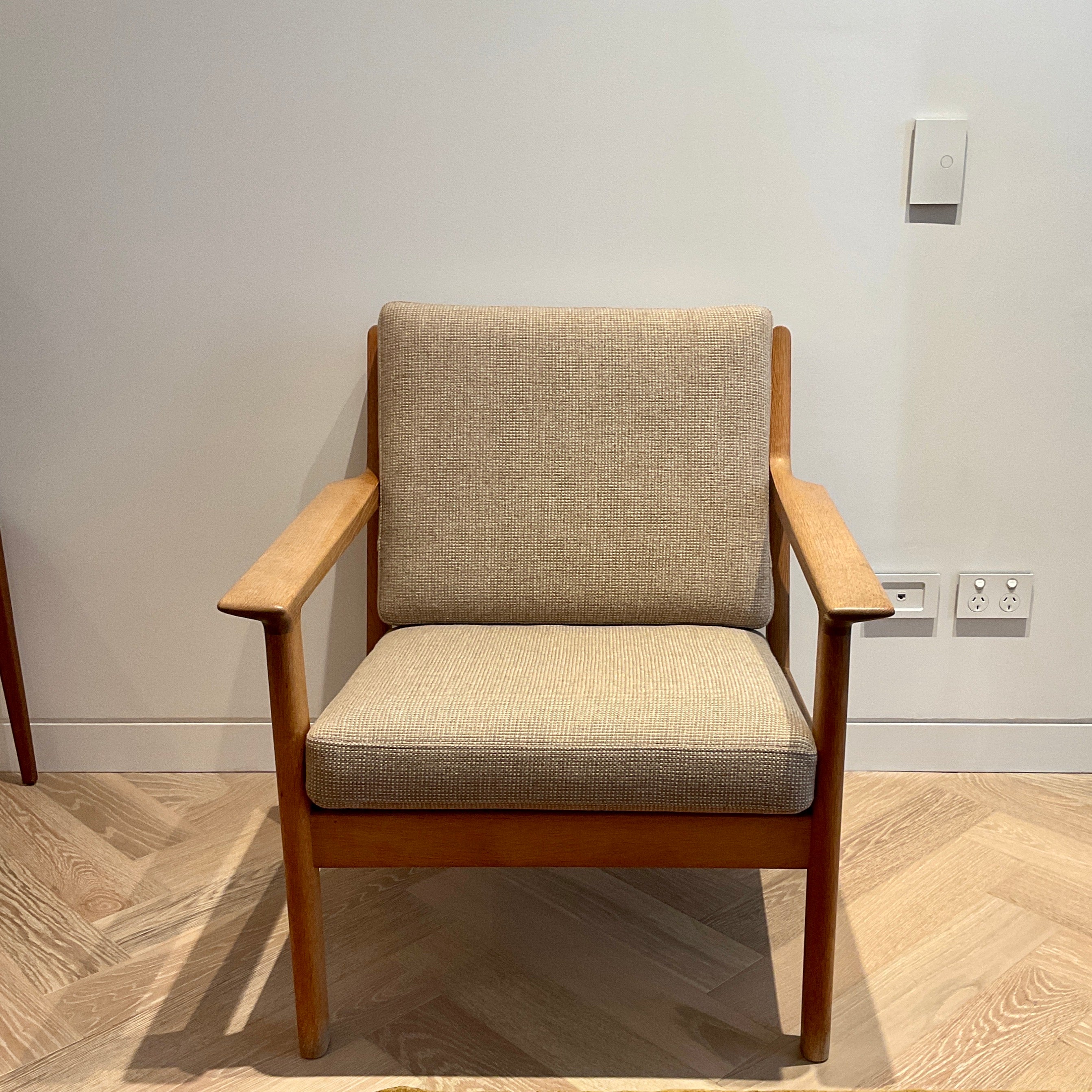 Getama GE-265 Easy Chair by Hans J. Wegner in Oak | HFOC – Home