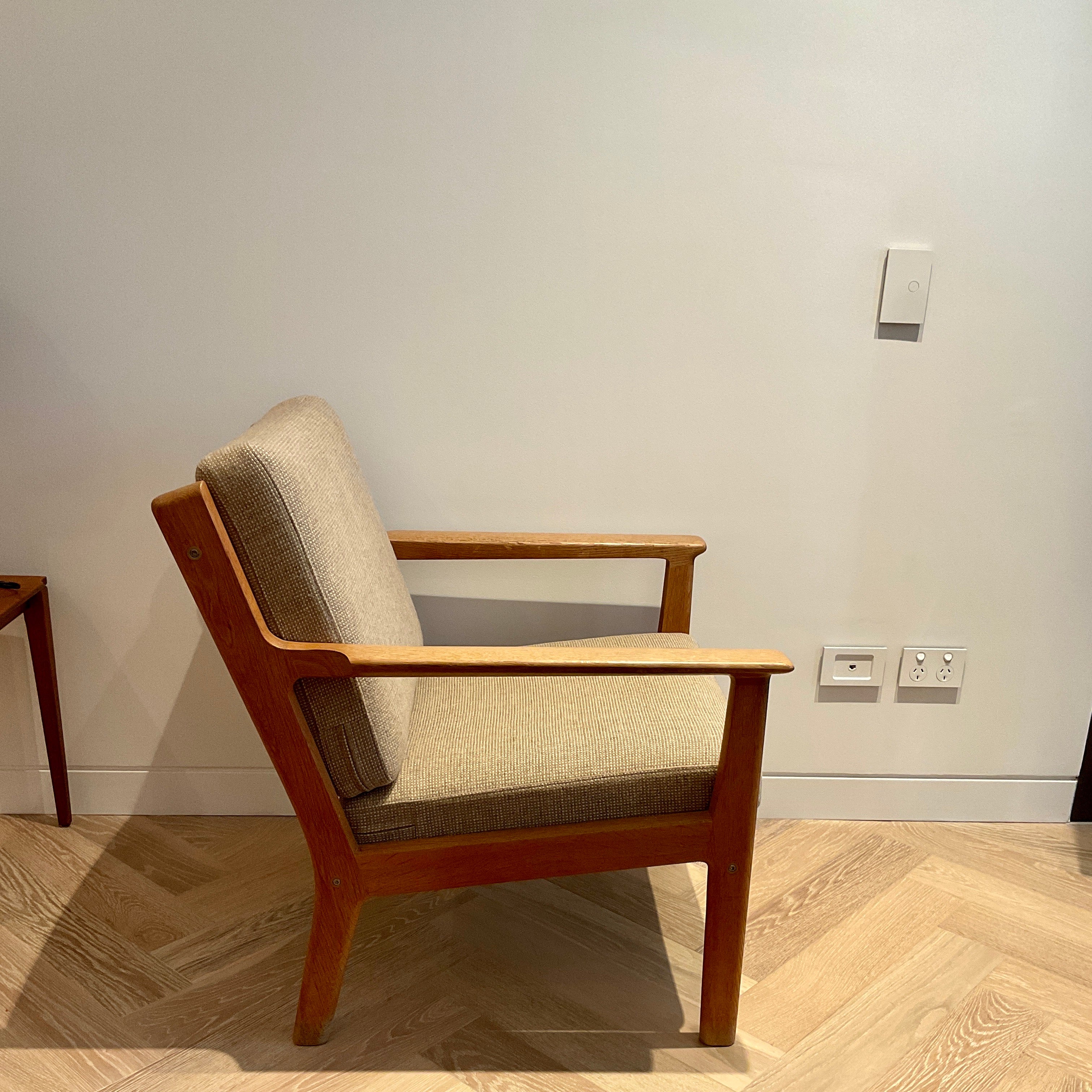 Getama GE-265 Easy Chair by Hans J. Wegner in Oak | HFOC – Home