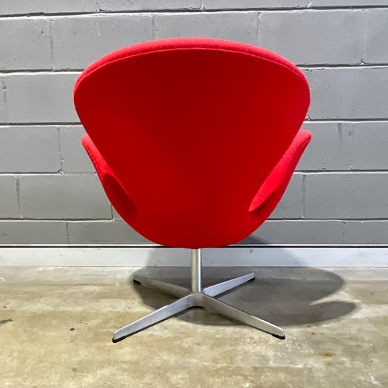 Load image into Gallery viewer, Swan Chair by Arne Jacobsen for Fritz Hansen
