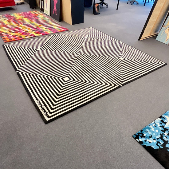Load image into Gallery viewer, VP 1BW Area Rug by Verner Panton
