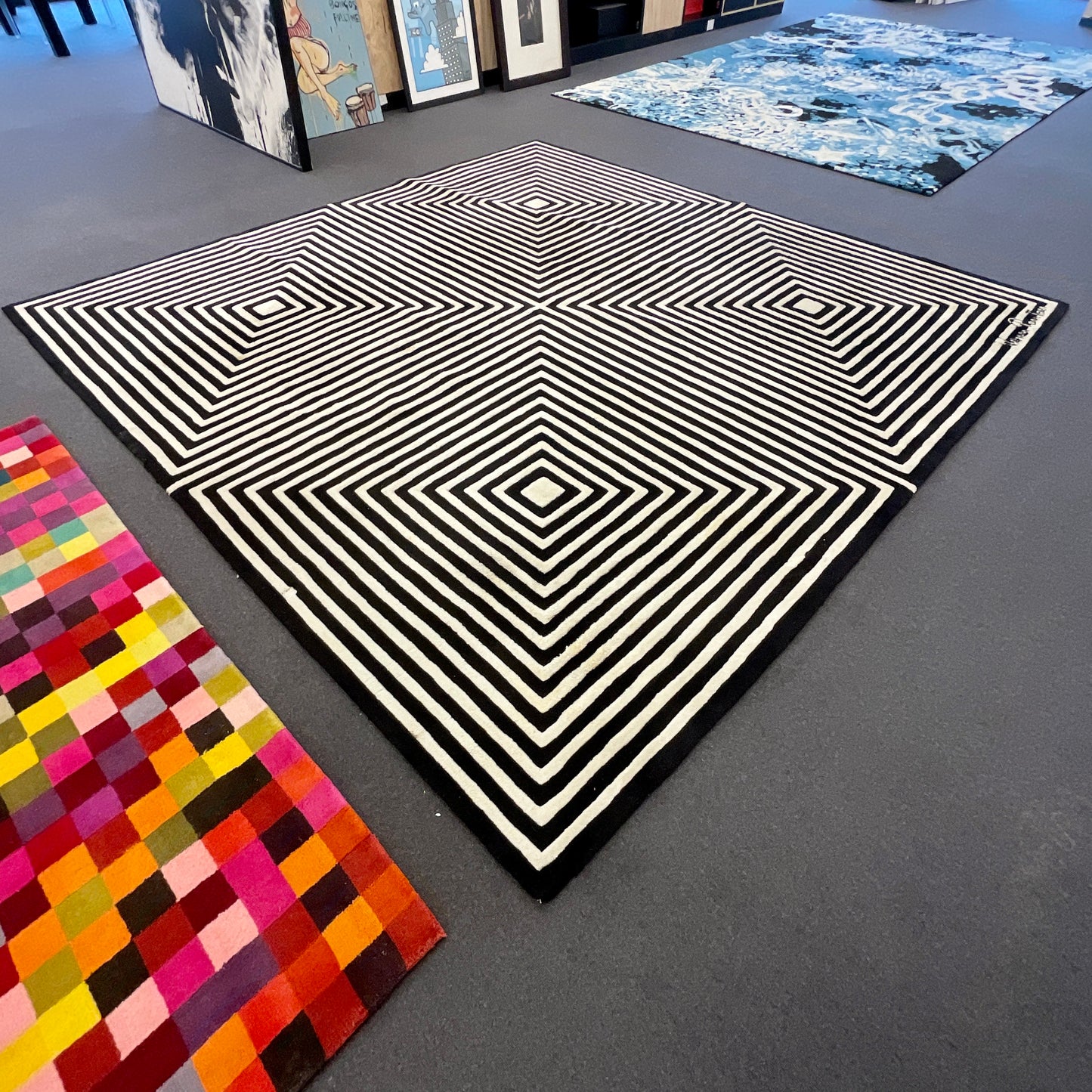 Load image into Gallery viewer, VP 1BW Area Rug by Verner Panton
