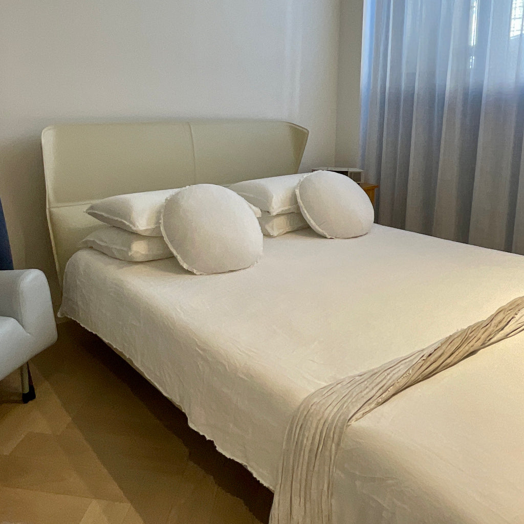 Matrimonial Azul Queen Size Bed by Molteni Co (Ivory) – Home