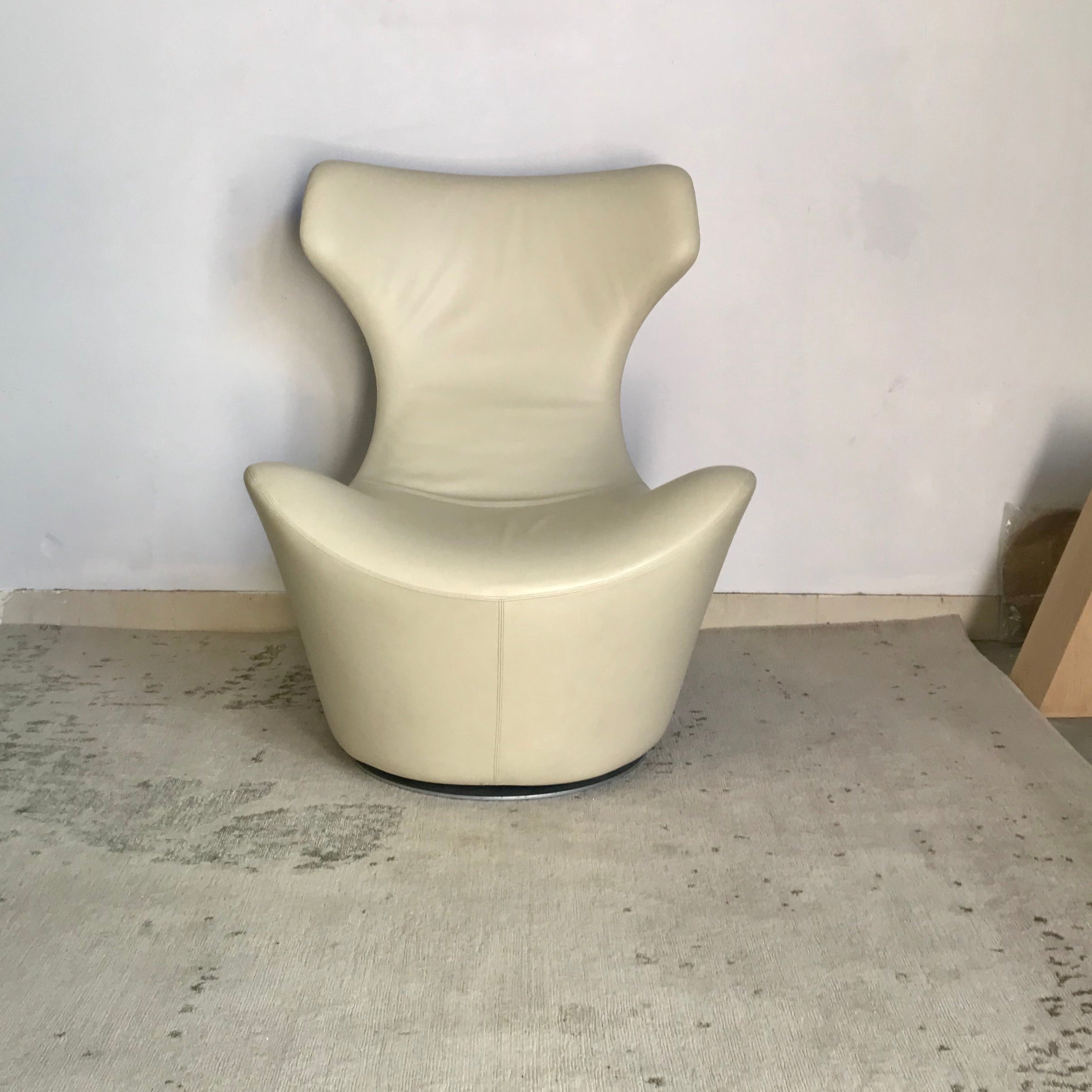 B&B Italia Grande Papilio Armchair by Naoto Fukasawa | HFOC – Home