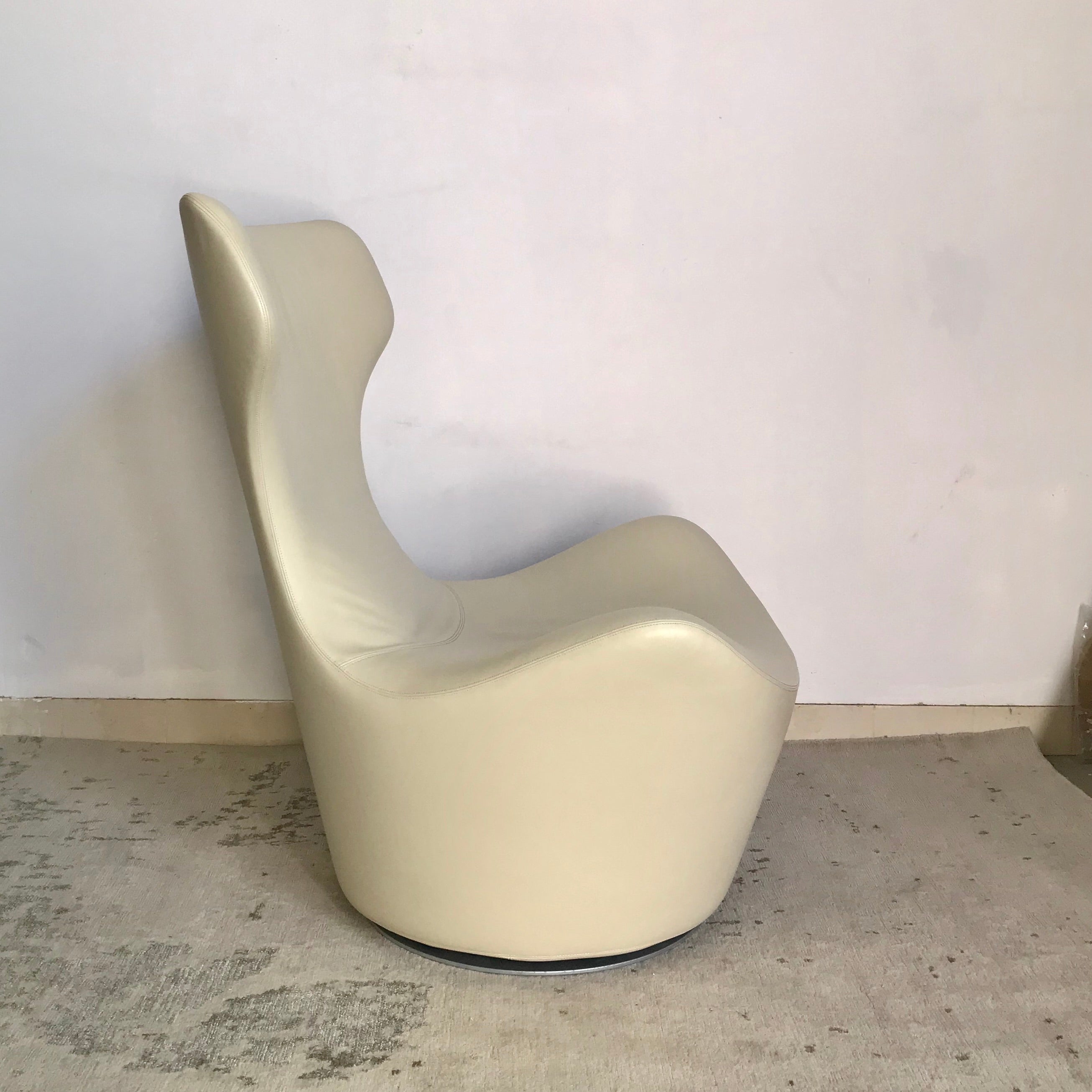 B&B Italia Grande Papilio Armchair by Naoto Fukasawa | HFOC – Home