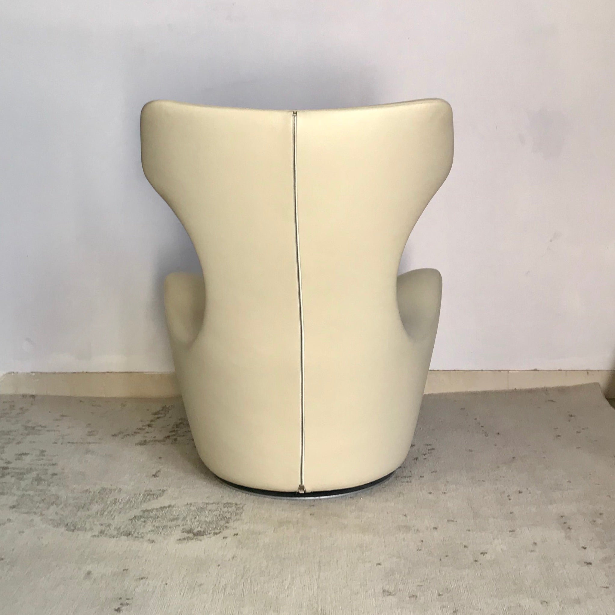 B&B Italia Grande Papilio Armchair by Naoto Fukasawa | HFOC – Home
