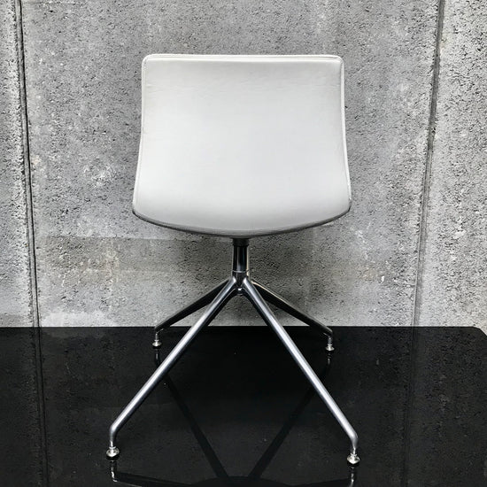 Catifa 46 Swivel Chair by Arper - White