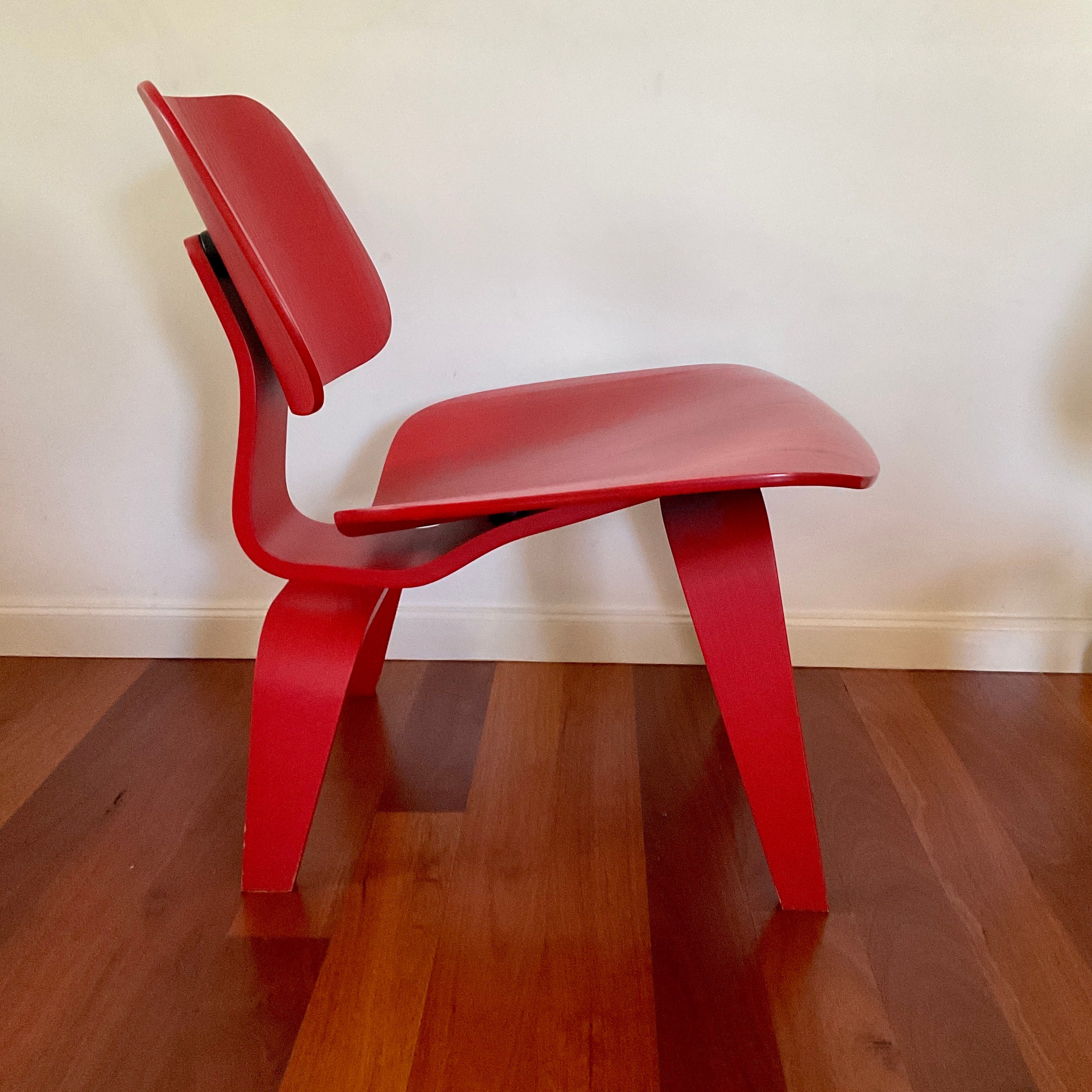 Herman Miller LCW Chair by Ray & Charles Eames Red | HFOC – Home