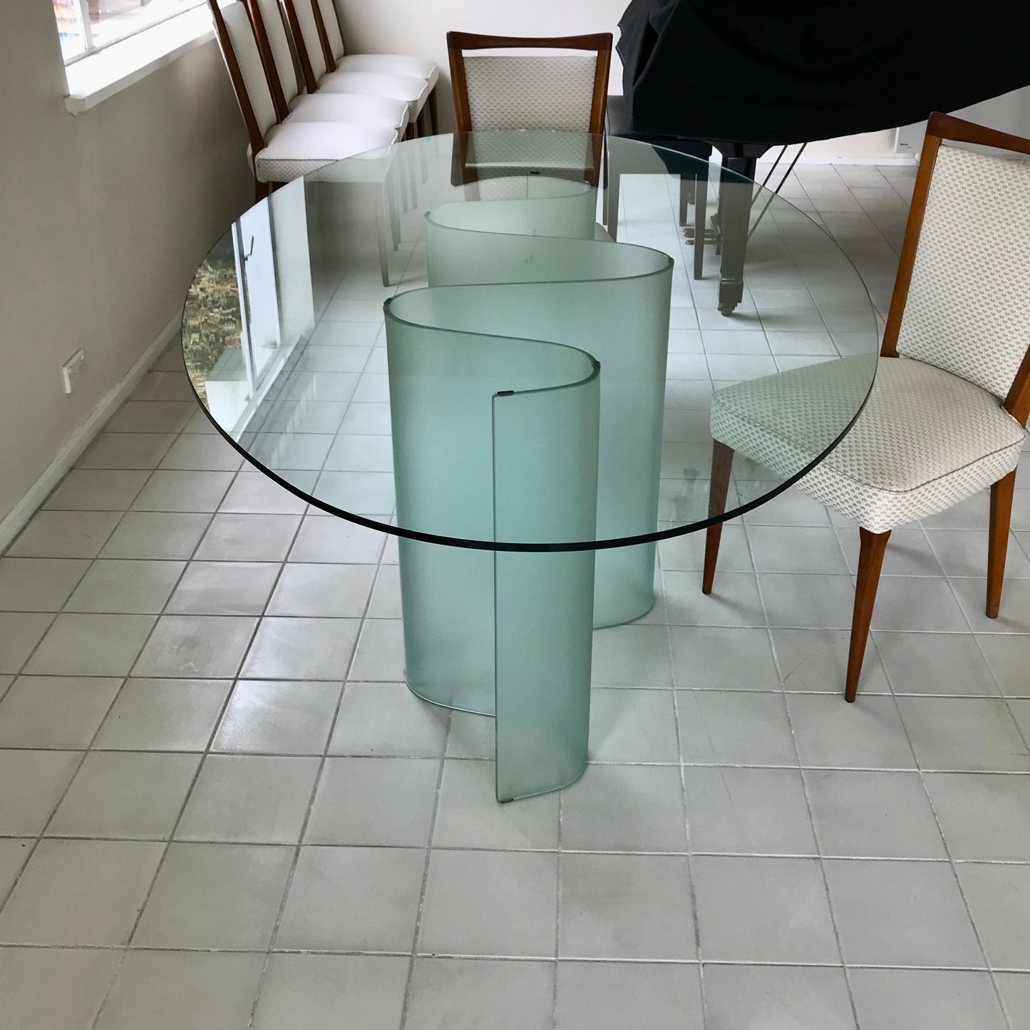 Fiam Marea transparent glass dining table with wave-shaped base, pre-owned designer furniture