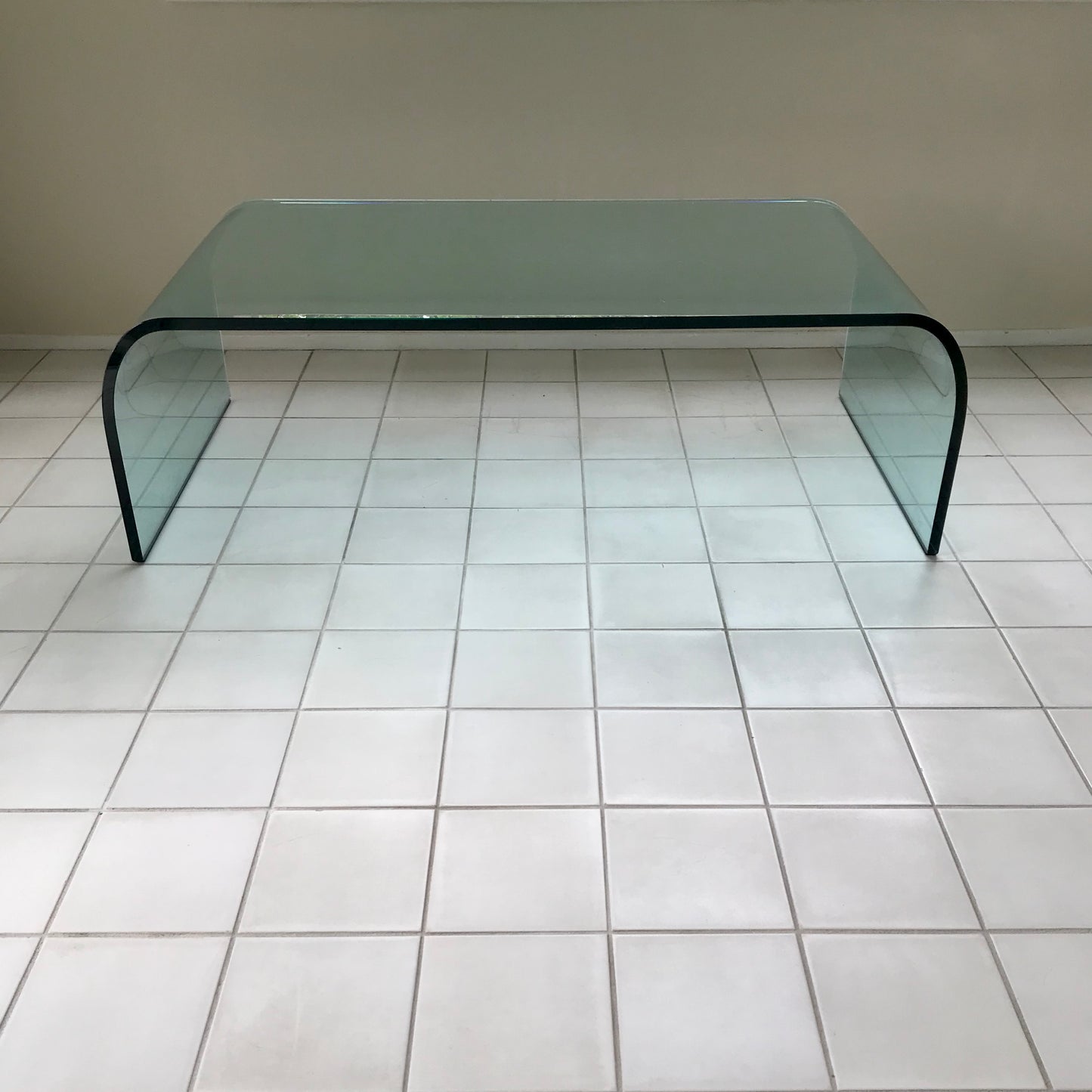 Fiam Italia Ponte curved glass coffee table, modern transparent design, pre-owned designer furniture
