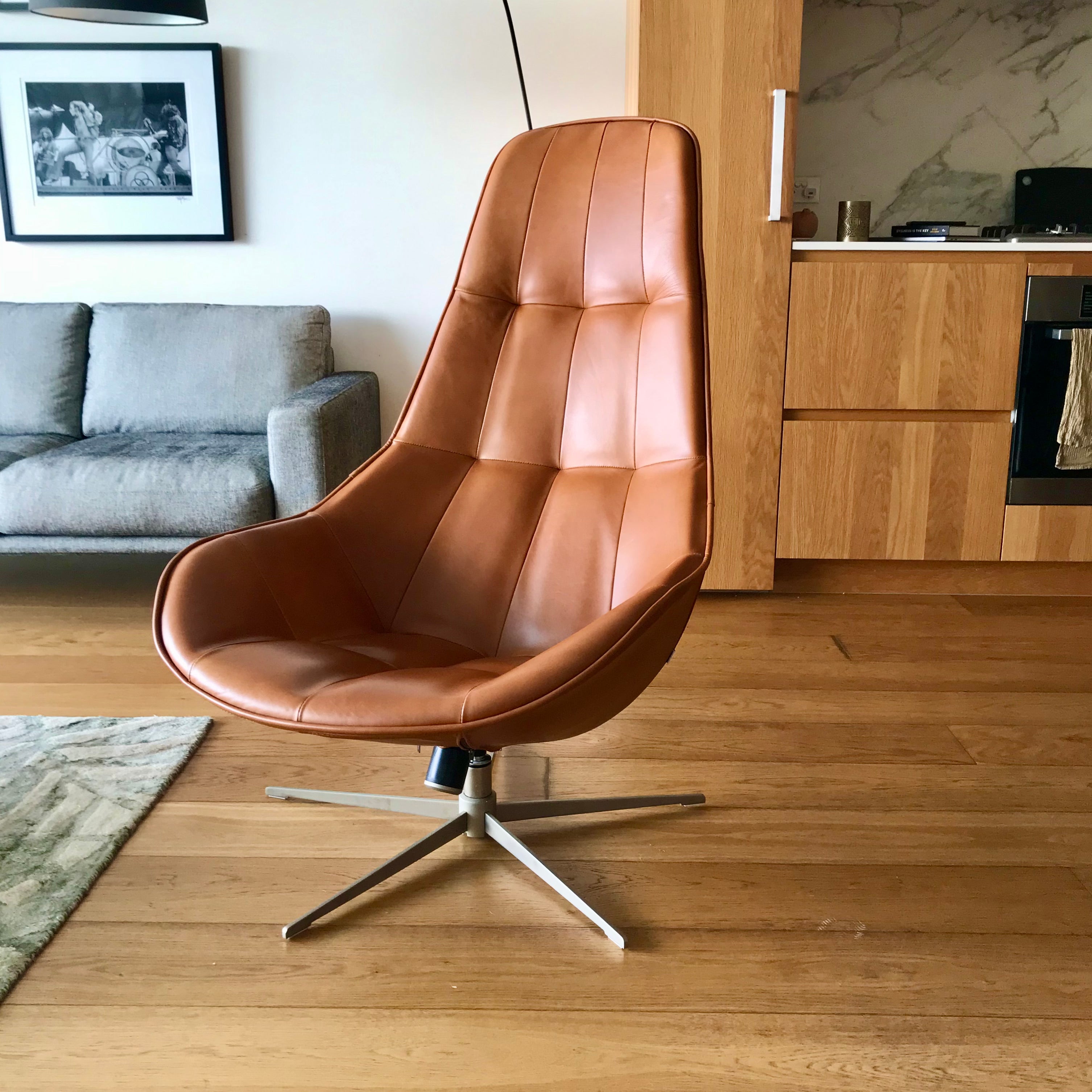 BoConcept Boston Swivel Recliner Chair in Chester Leather | HFOC