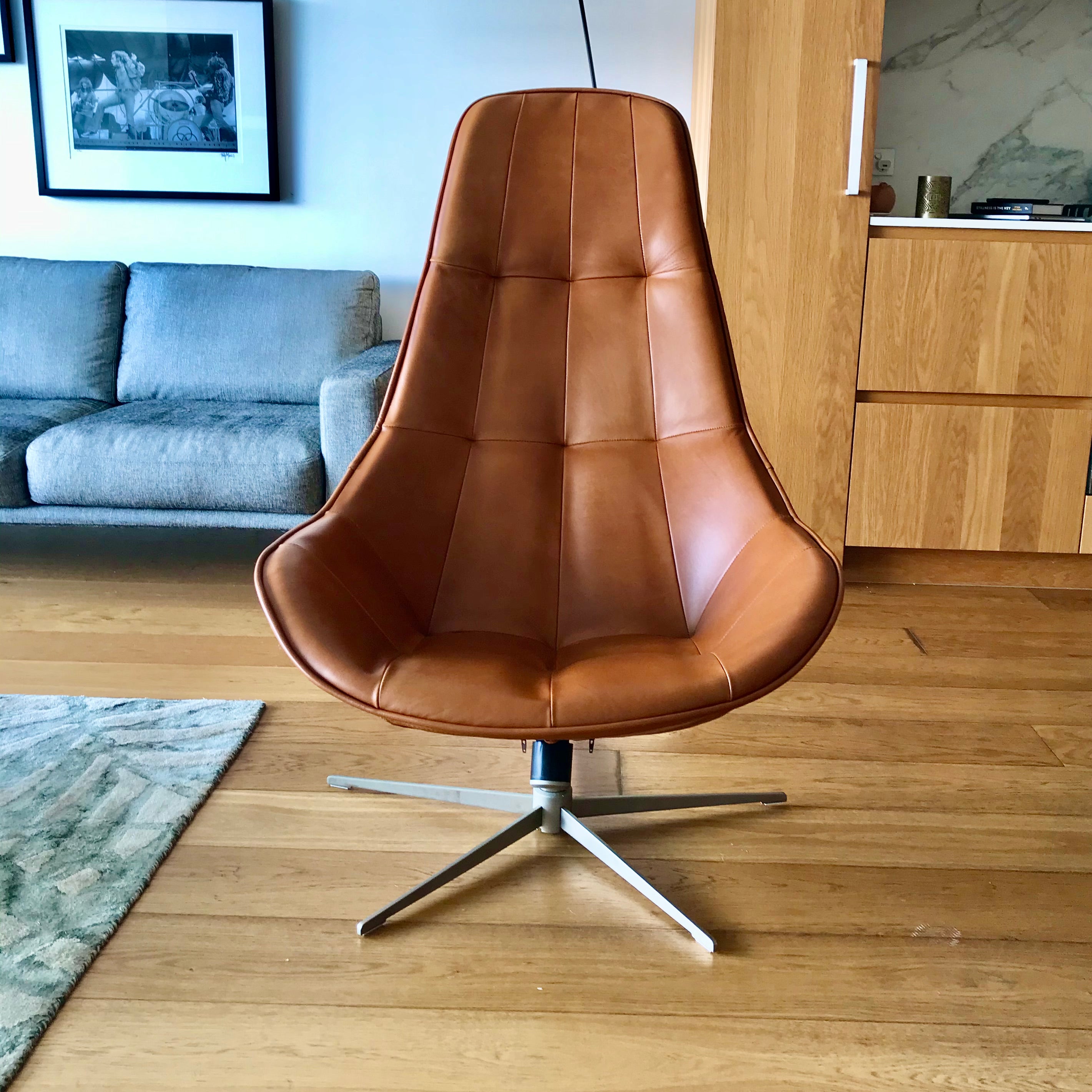 BoConcept Boston Swivel Recliner Chair in Chester Leather | HFOC
