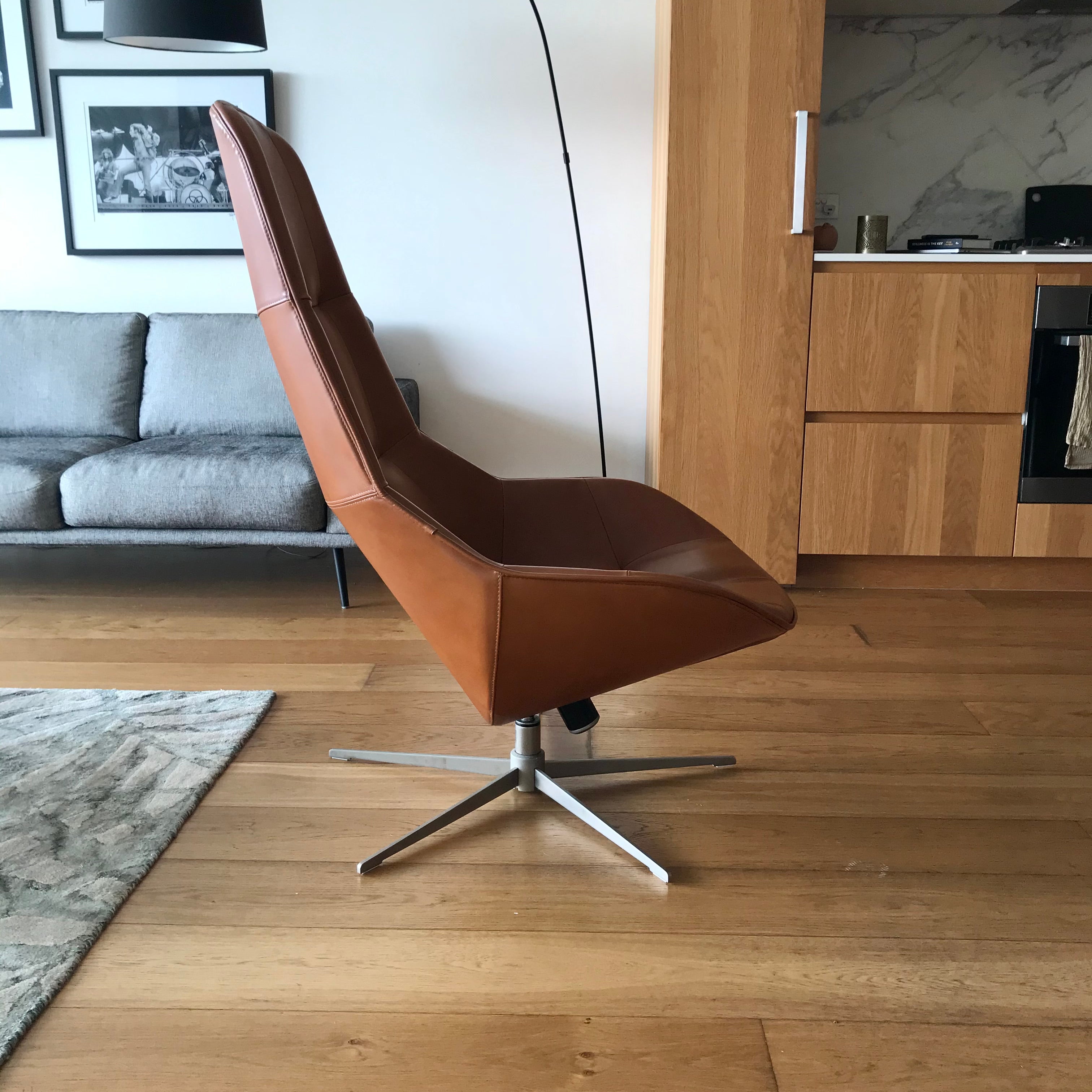 BoConcept Boston Swivel Recliner Chair in Chester Leather | HFOC