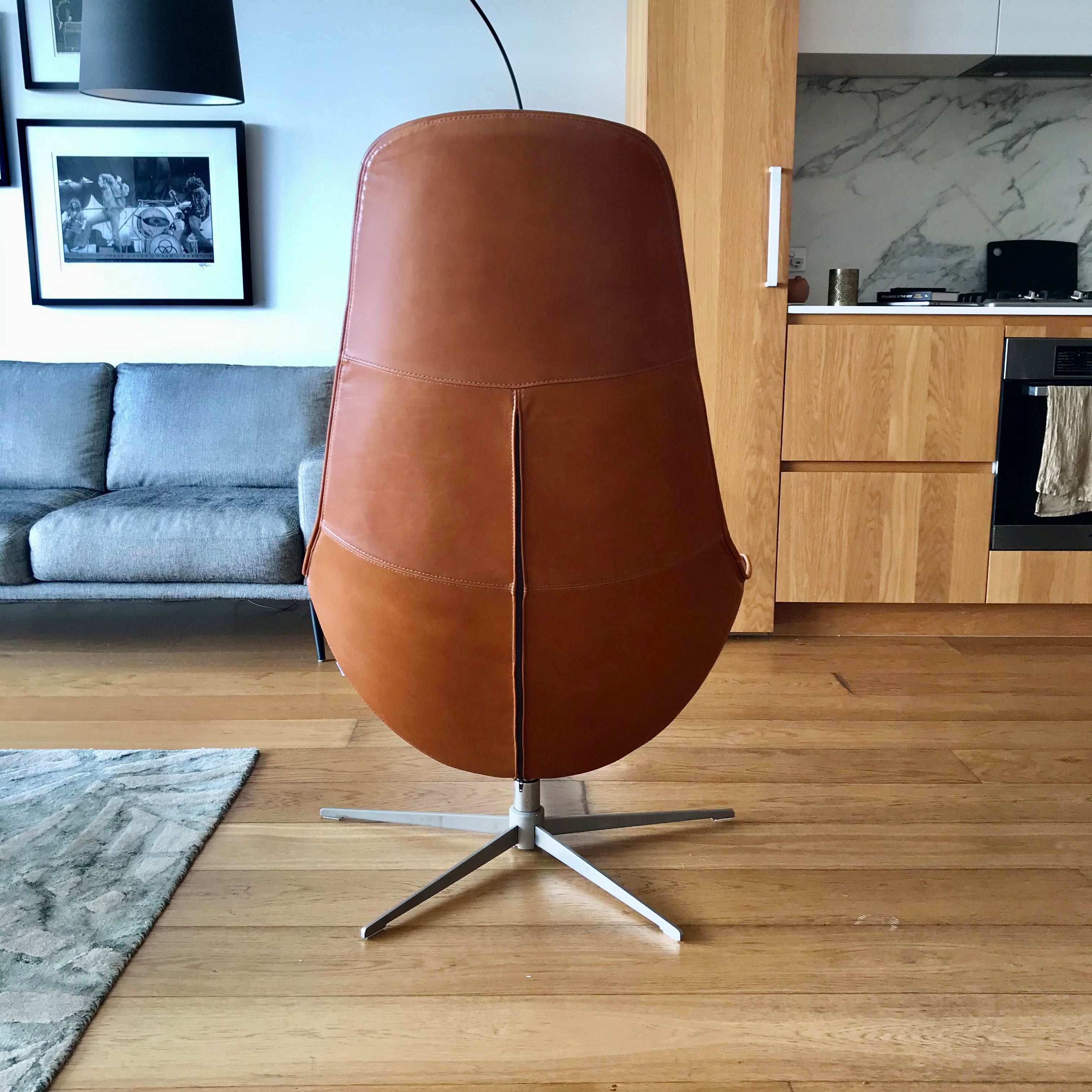 BoConcept ボストンチェア BoConcept Boston Swivel Recliner Chair in Chester Leather | HFOC